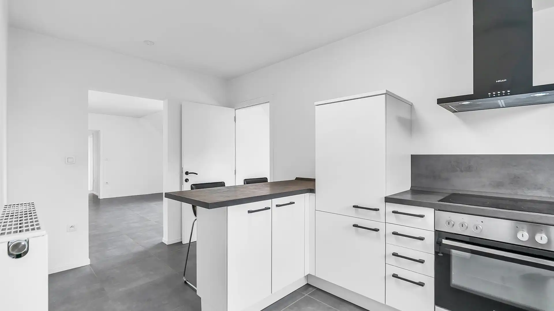 Ruim en instapklaar appartement met 2 slpkrs in Genk foto 4
