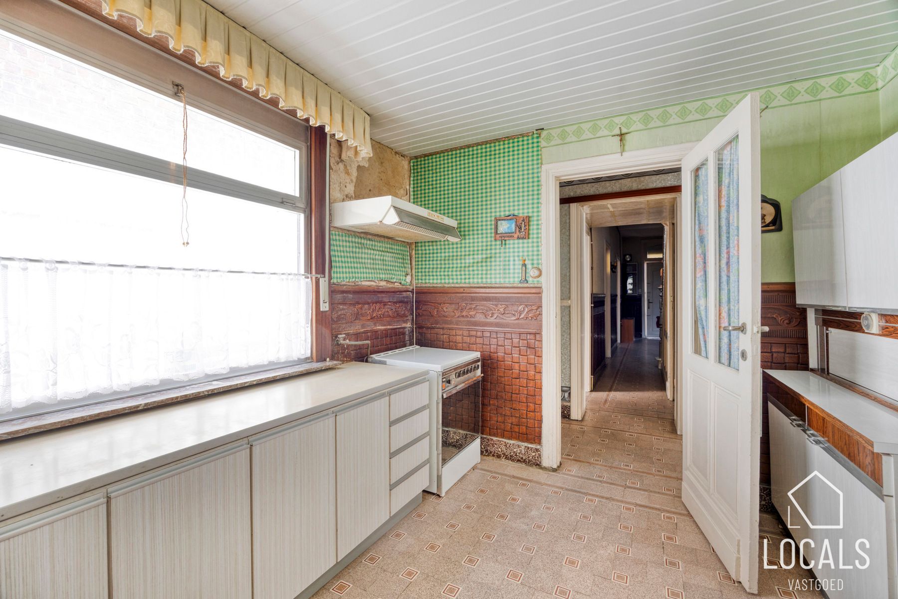 Te renoveren woning met potentieel nabij station Denderleeuw foto 9