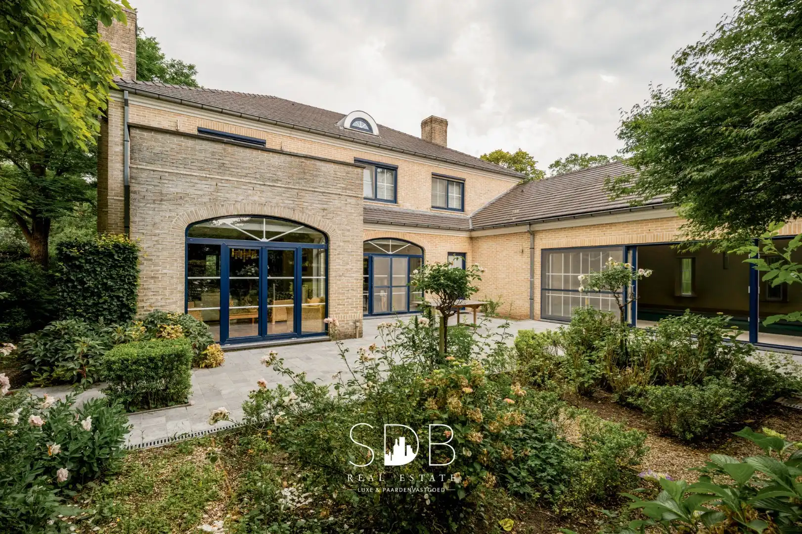 IN OPTIE - Prachtig landhuis met paardenfaciliteiten op 15.804m² foto 4