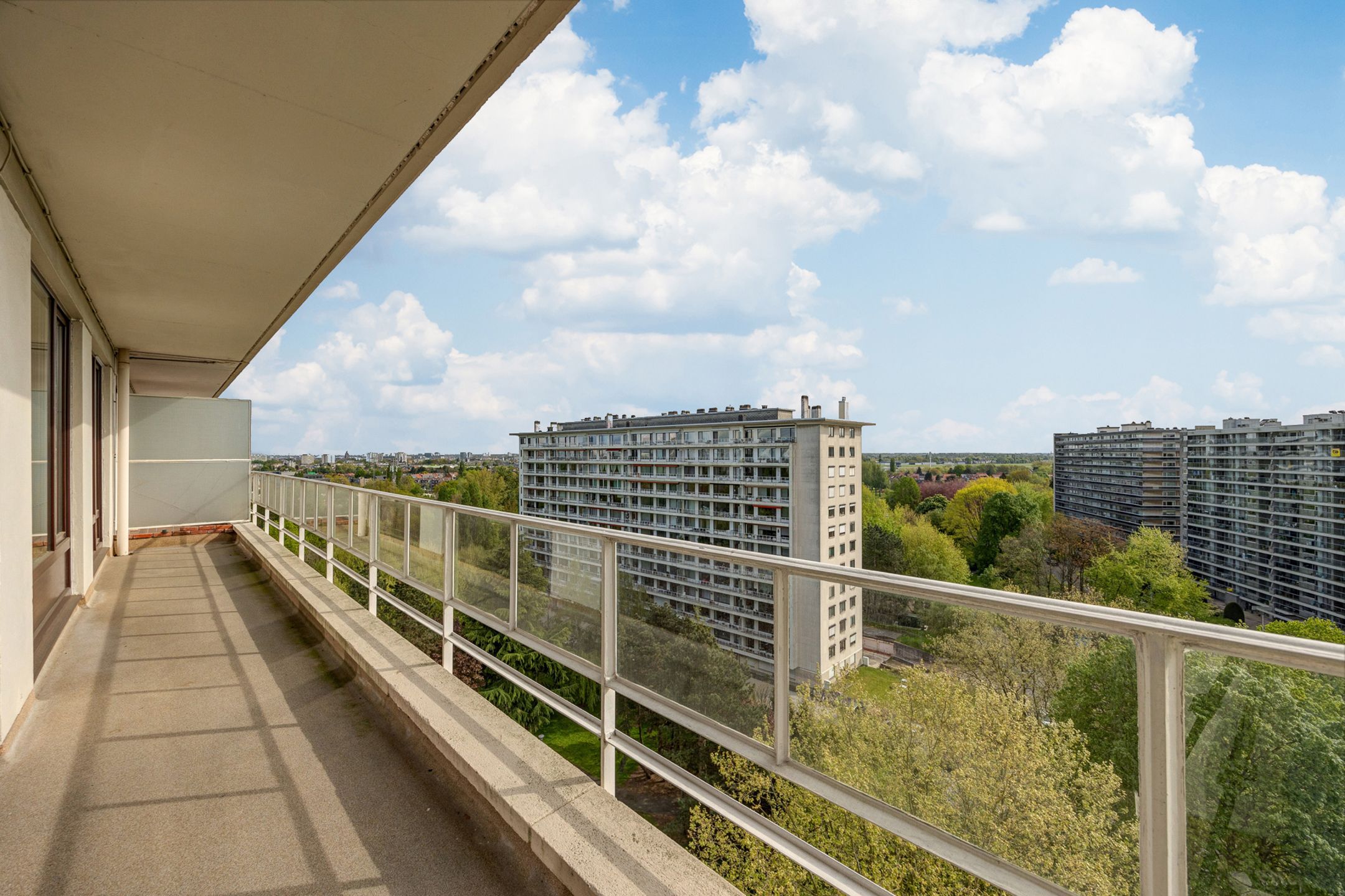 BERCHEM - Twee slaapkamerappartement met zicht op groen park foto 11