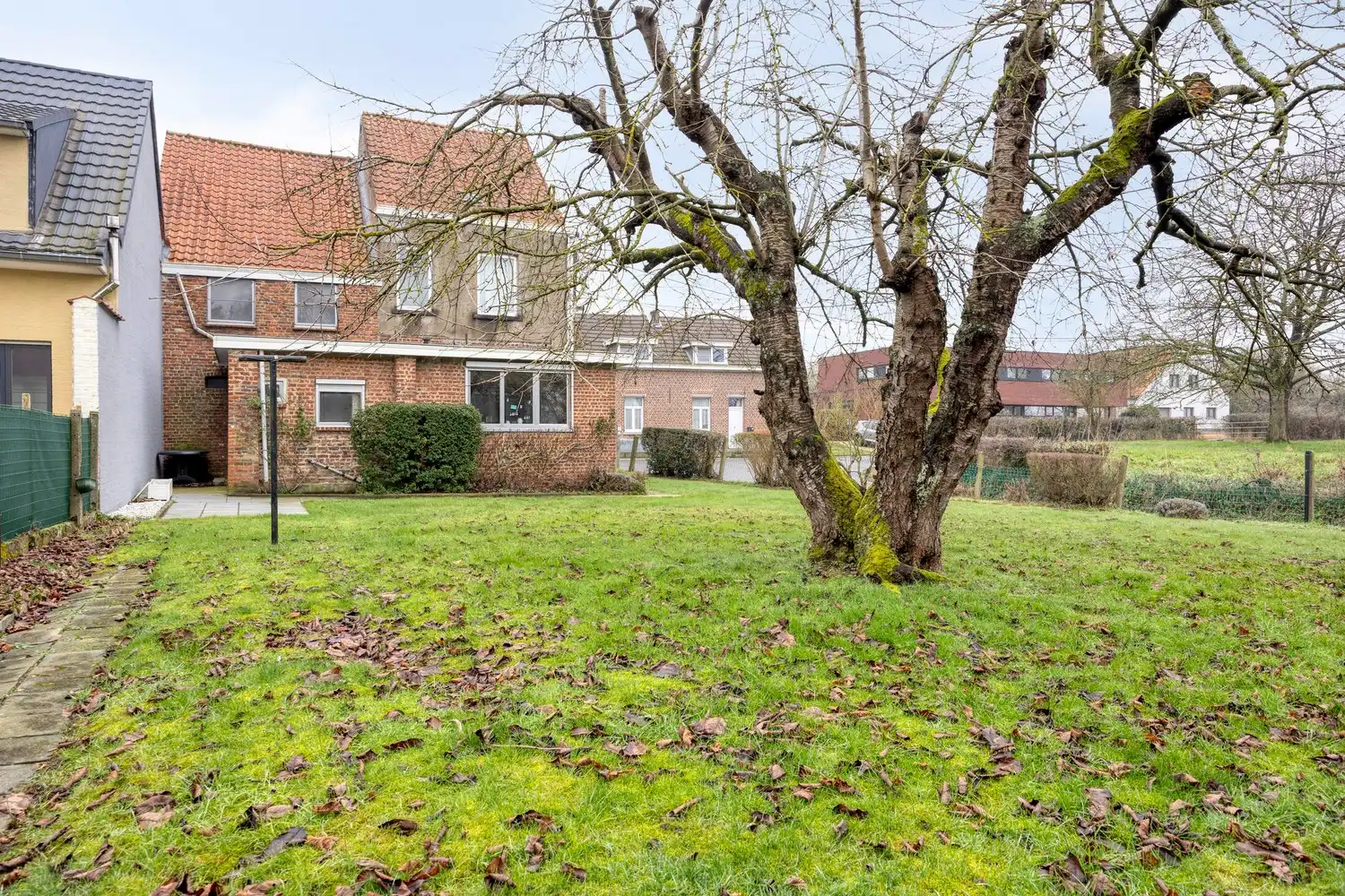 Te renoveren woning met veel potentieel gelegen in het centrum van Sint-Pieters-Leeuw foto 26