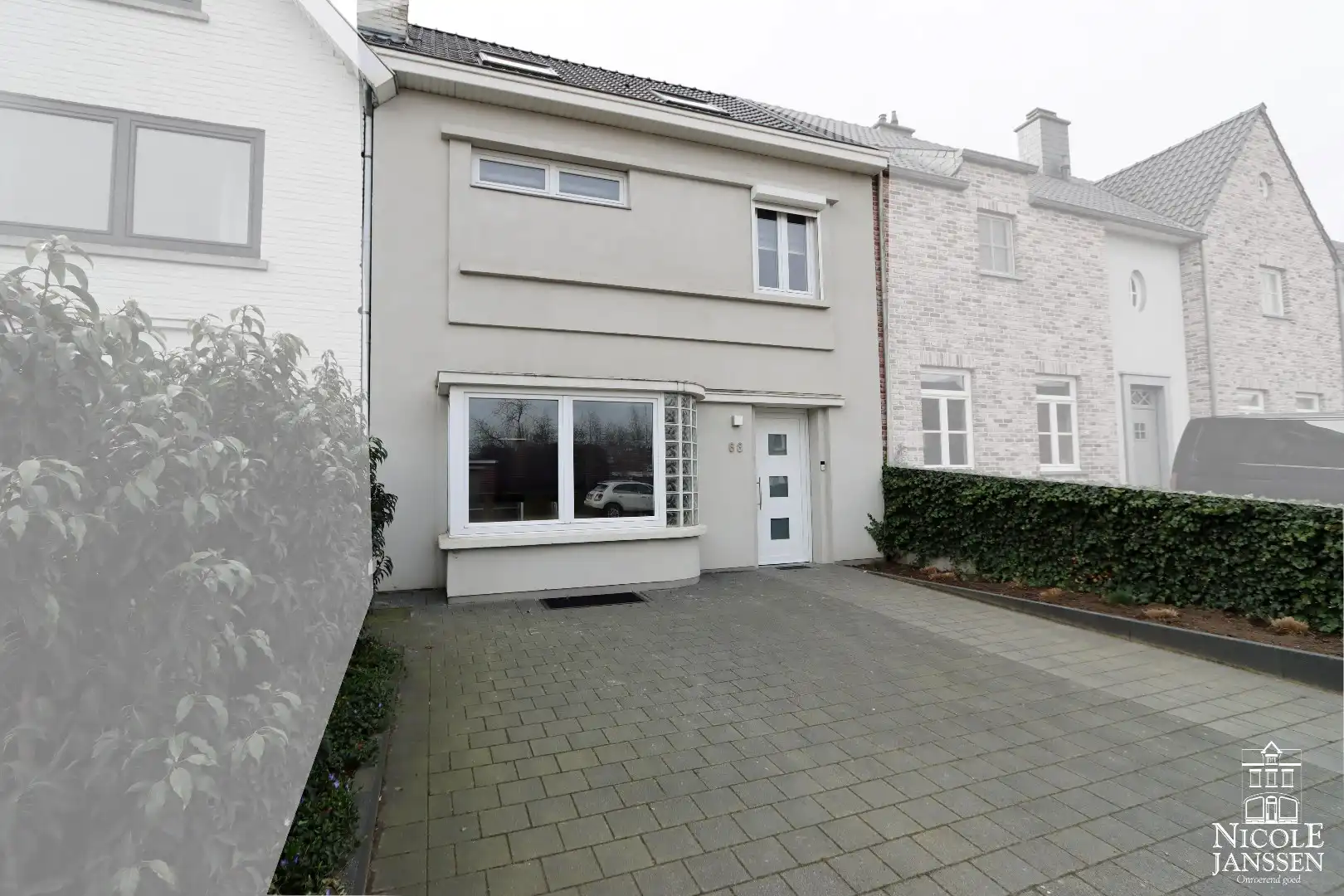 Compleet gerenoveerde ruime stadswoning met gezellige binnenkoer foto 23