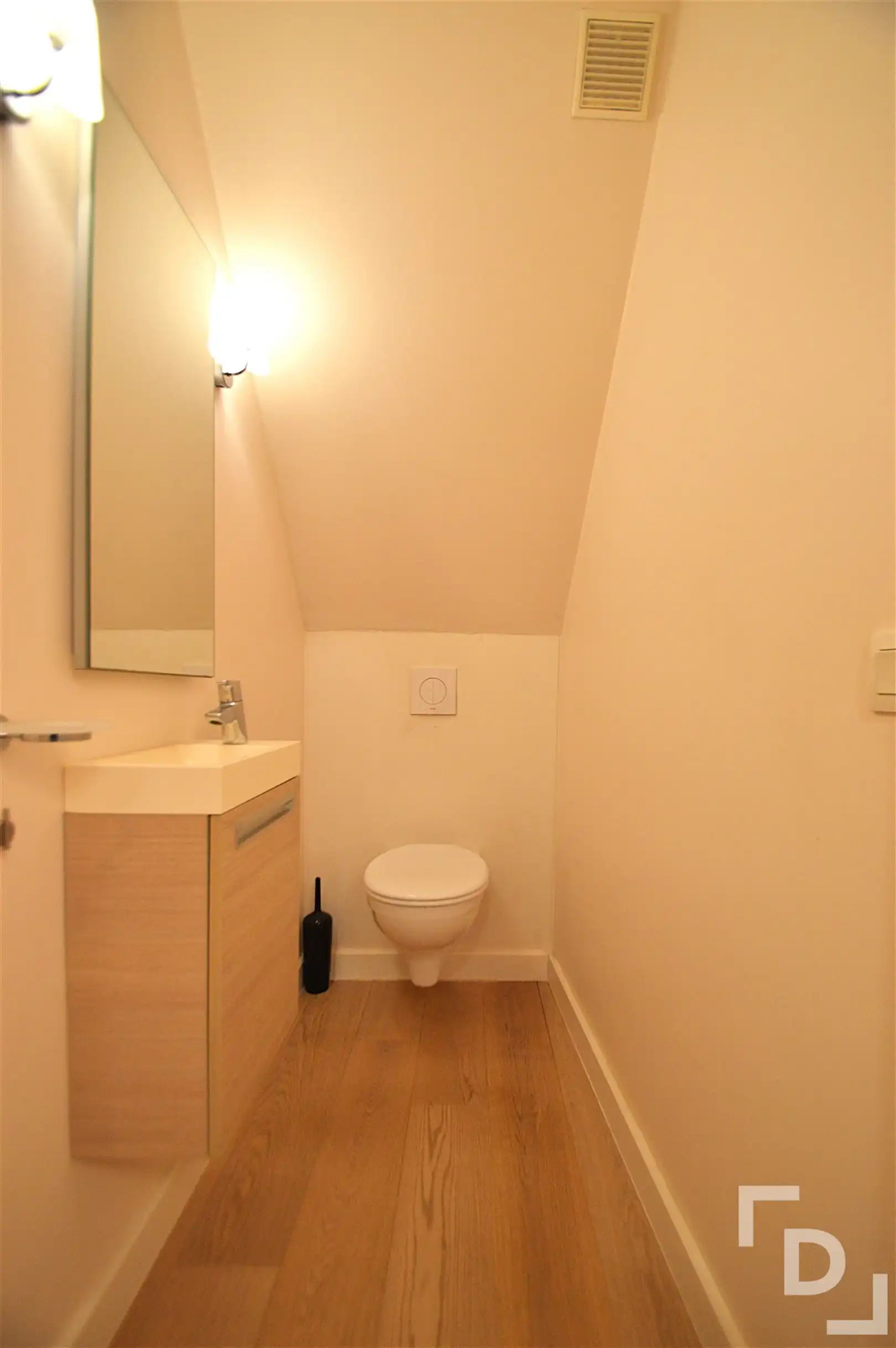 Ruim duplex appartement met garage te huur op toplocatie in Ieper foto 18