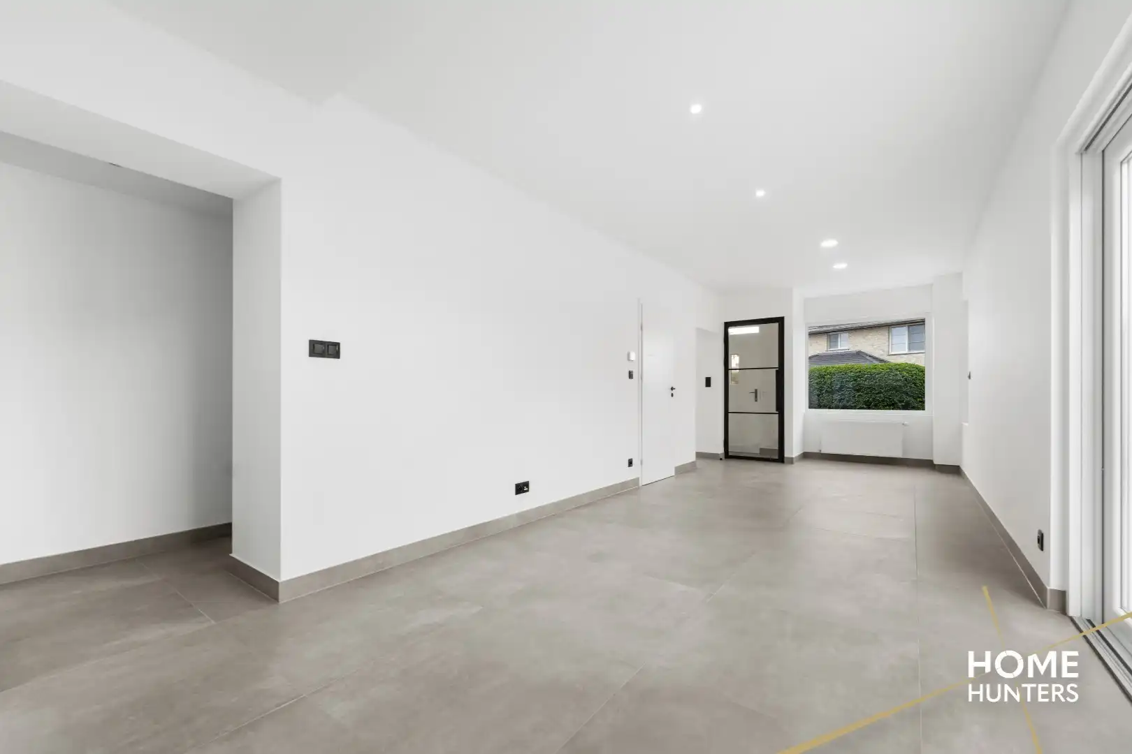 Gerenoveerde woning met 3 slaapkamers, zonnige tuin en een garage foto 15