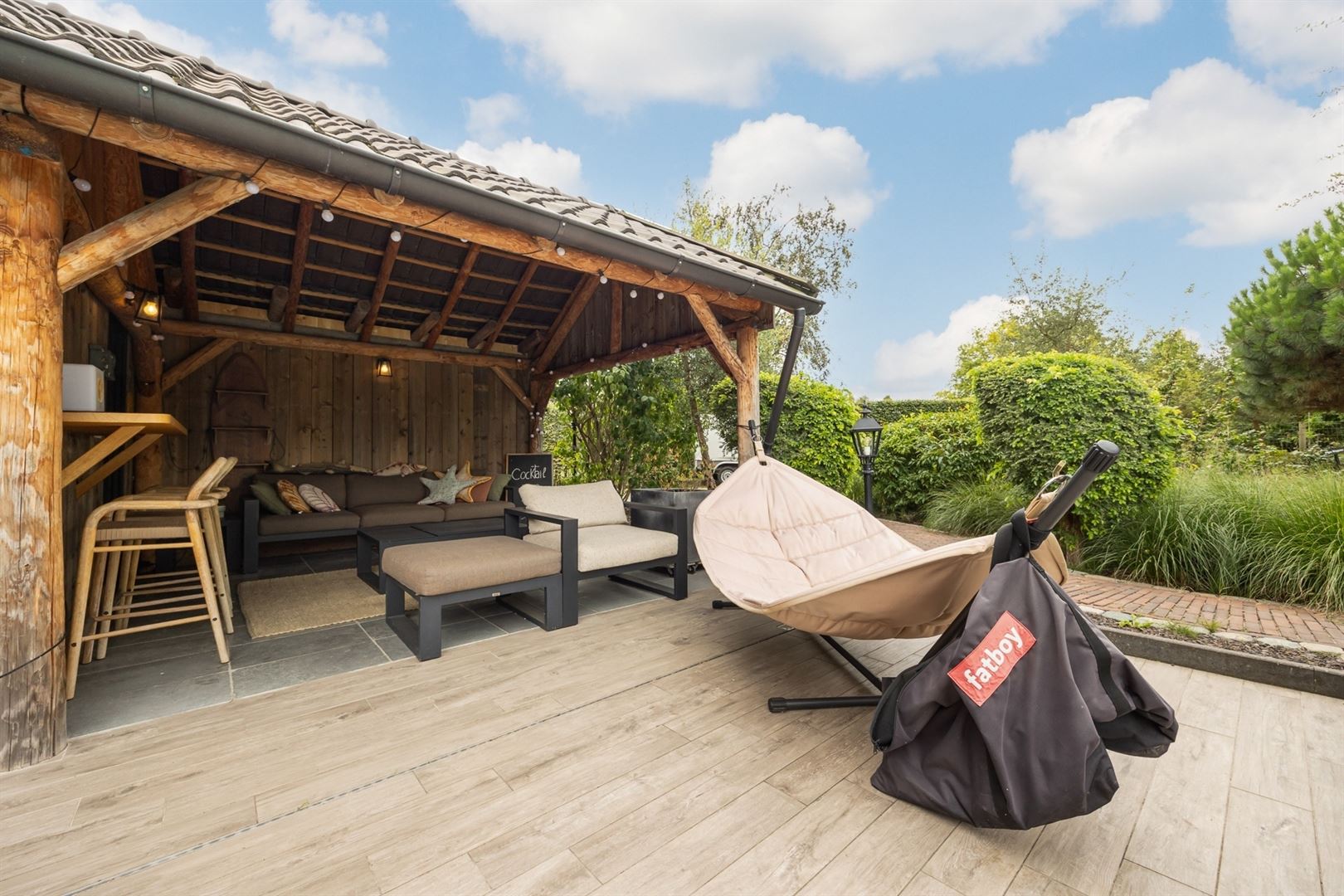 Een luxueus ingerichte woning met 5 slaapkamers en zwembad. foto 35