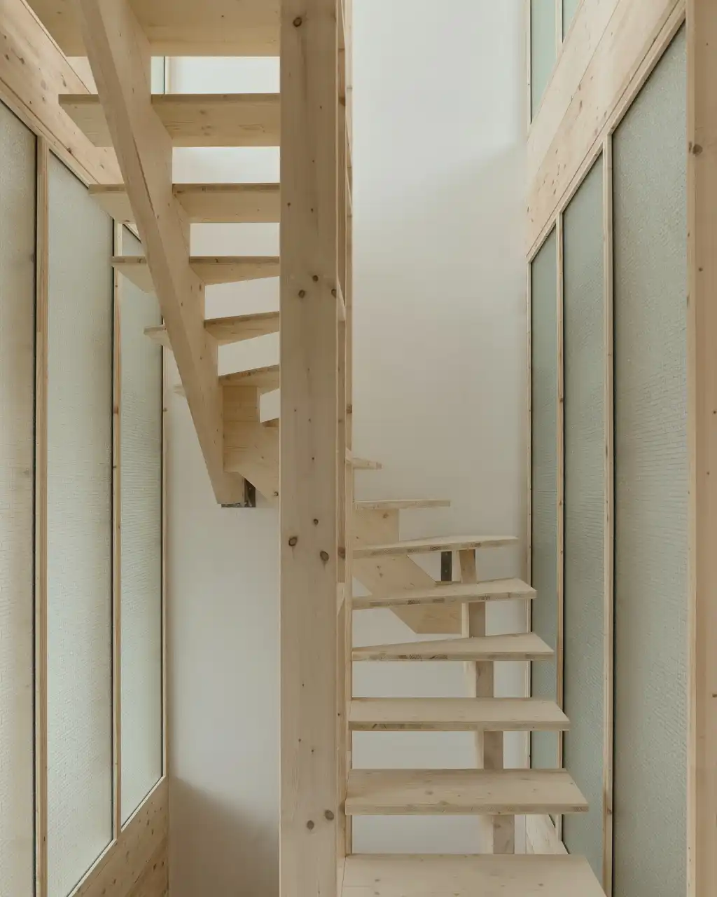 Architecturale woning ontworpen door&nbsp;GAFPA&nbsp;architecten met tuin, garage en atelierruimte op een boogscheut van het stadscentrum. foto 9