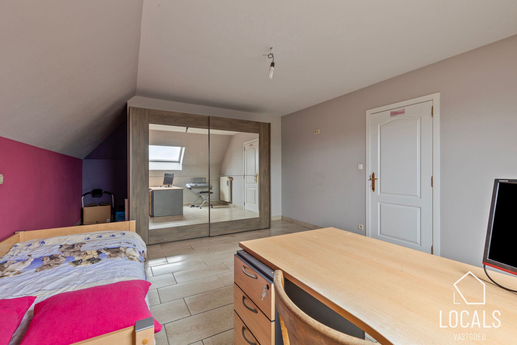 Prachtige eigendom met paardenstallen, zwembad en wellness  foto 12