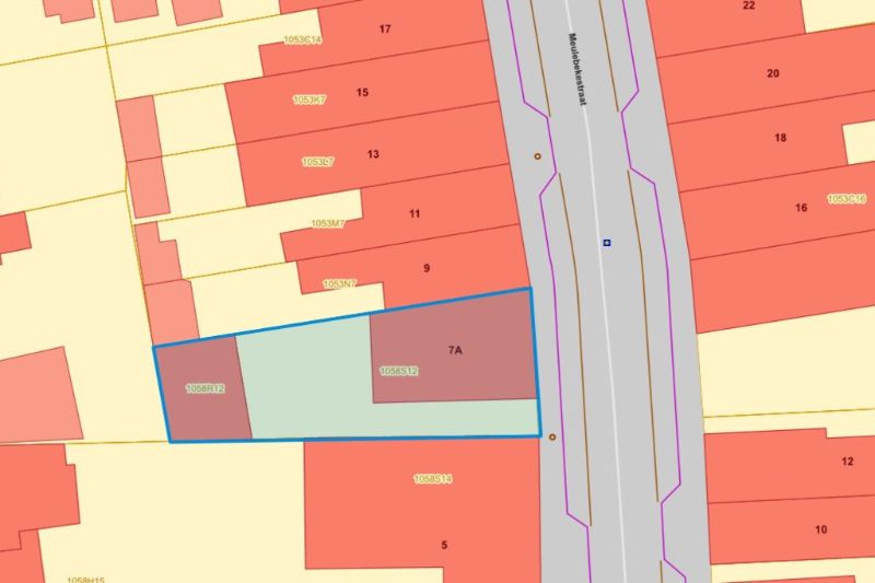 Roeselare-stadskern. Verder te renoveren project van 2 appartementen van +/-82m² en 2 garages op uitstekende ligging dichtbij 't station en alle voorzieningen ! Ideale investering !! foto 3