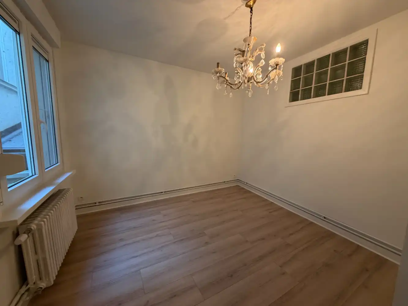 Gerenoveerd appartement met twee slaapkamers gelegen op het eerste verdiep in een gebouw zonder lift. Dichtbij de Markt te Blankenberge. foto 12