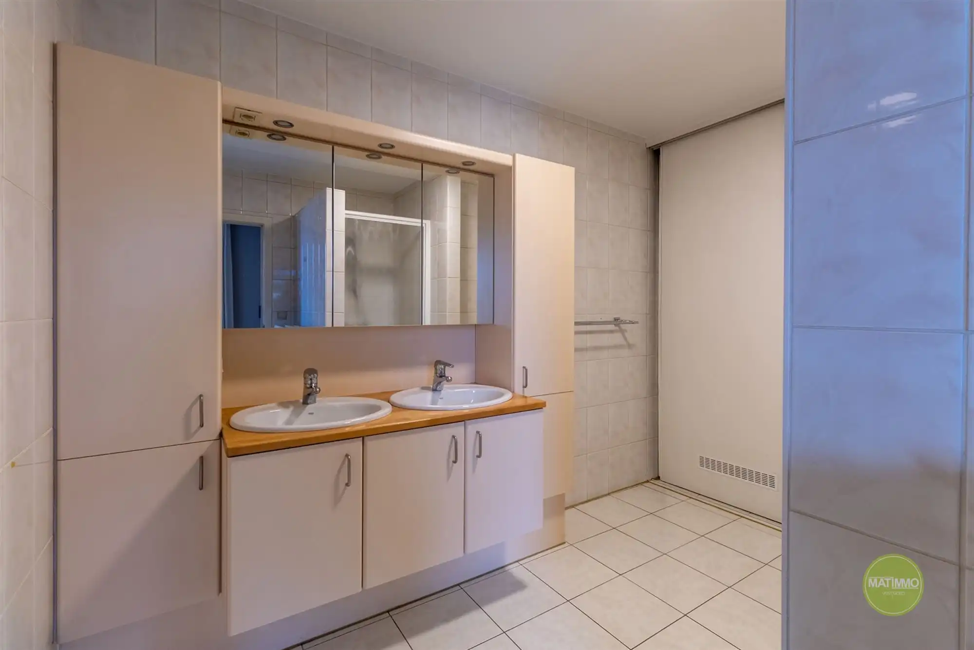 Ruim tweeslaapkamer appartement met terras en garage in Mol  foto 10