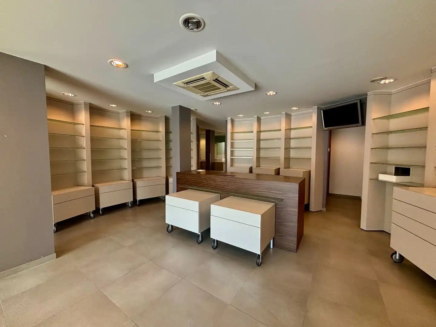 Uniek polyvalent pand in het centrum van Langemark. foto 5