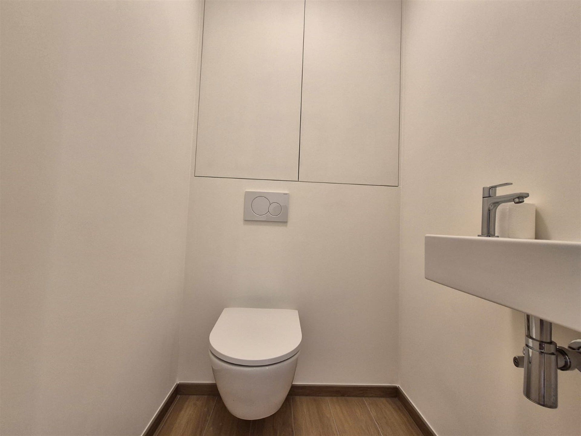 Moderne en energiezuinige nieuwbouwwoning met 2 slaapkamers en koer. foto 12