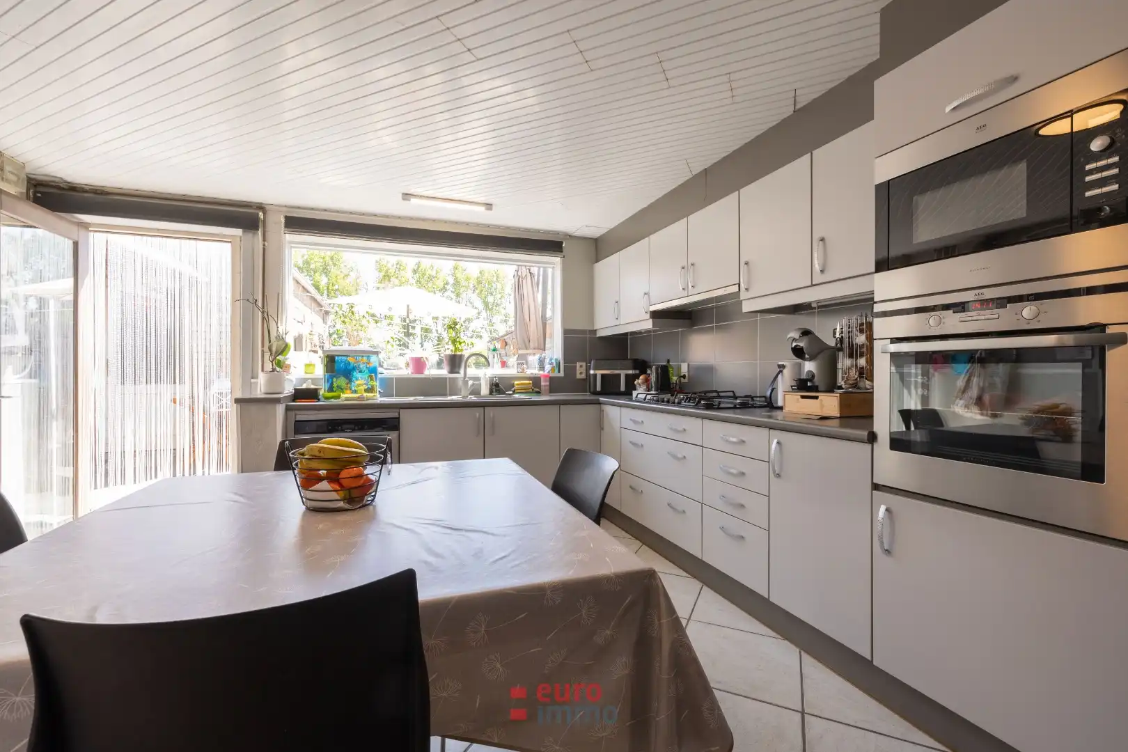 Ruime rijwoning met 4 slaapkamers in het pittoreske Ramskapelle foto 6