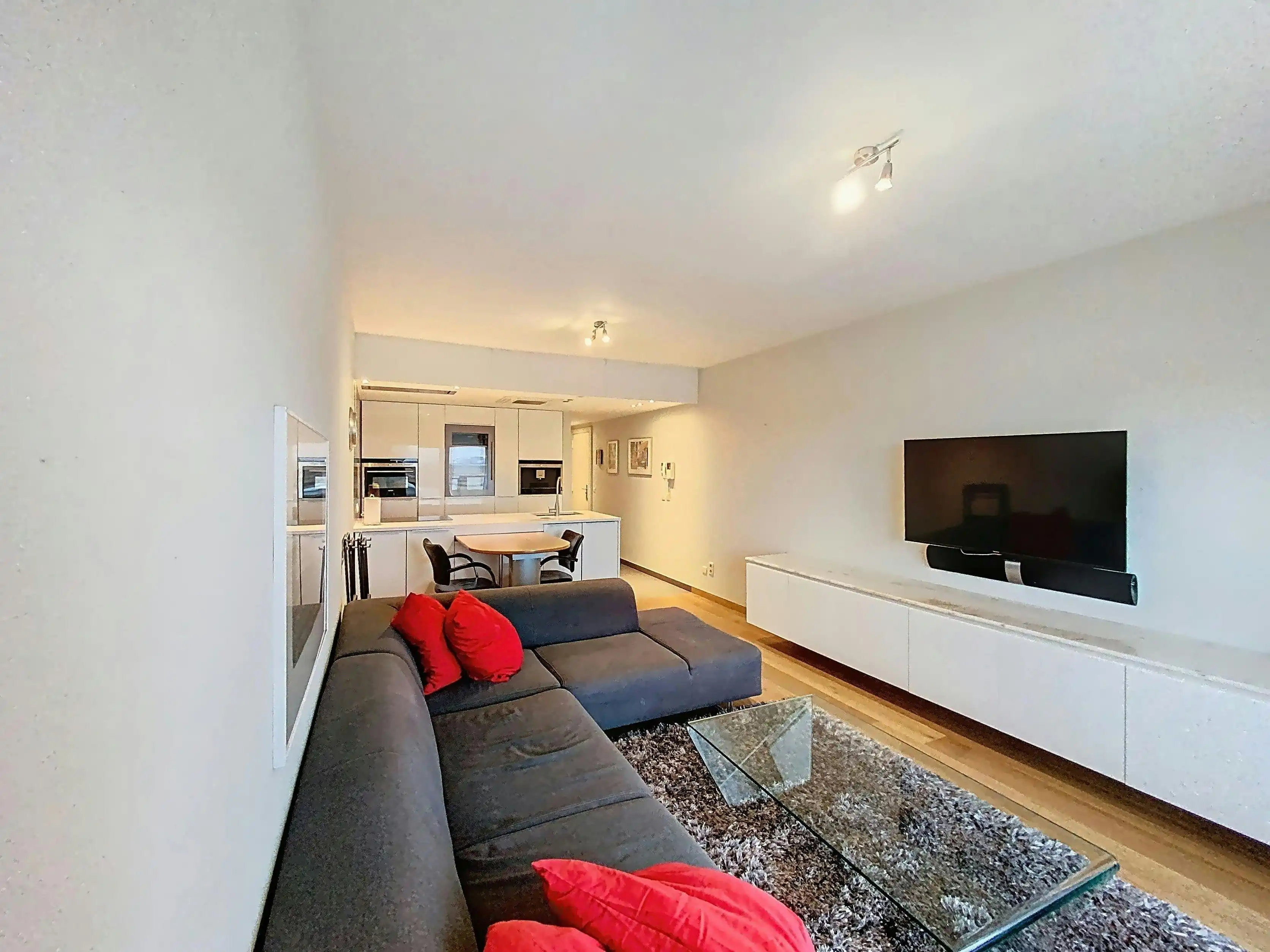 Gerenoveerd appartement te koop aan de Zeedijk van Heist foto 3