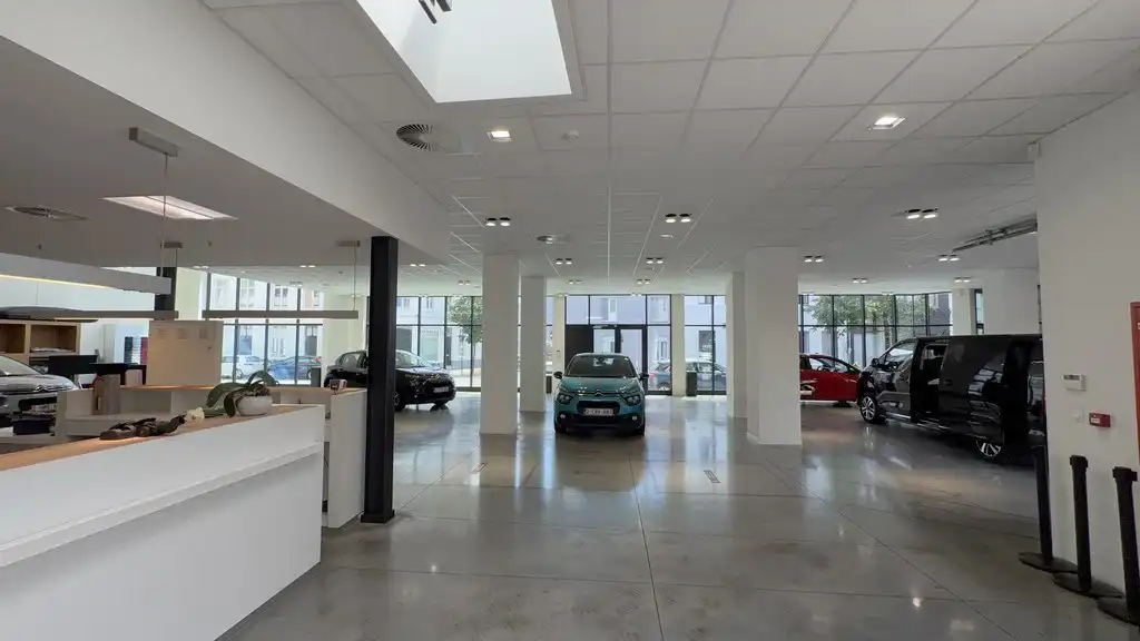 Showroom met magazijn te huur aan het Handelsdok in Gent foto 2