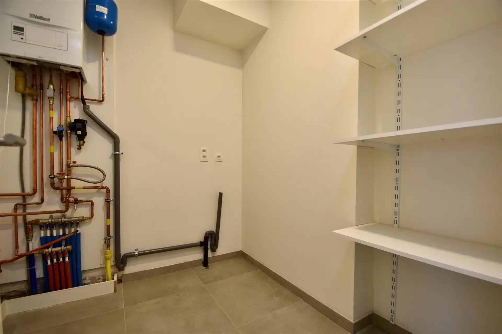 Gerenoveerd gelijkvloers appartement met ruim terras foto 2