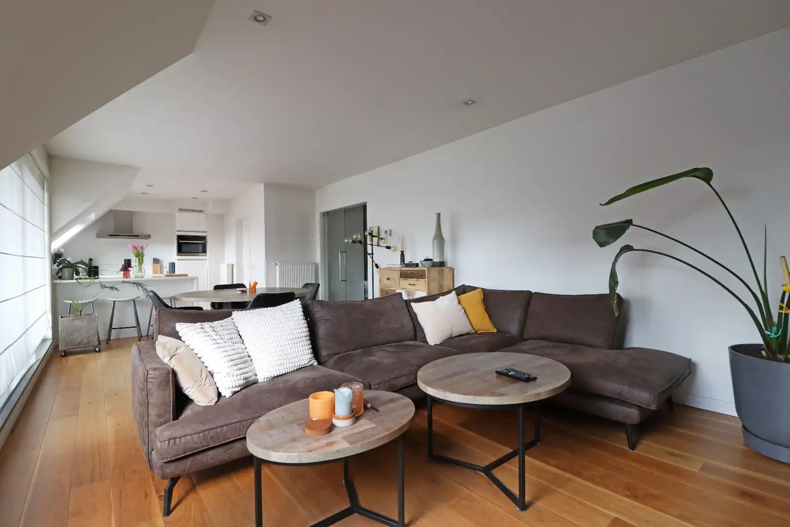 Verzorgd appartement met garage foto {{pictureIndex}}