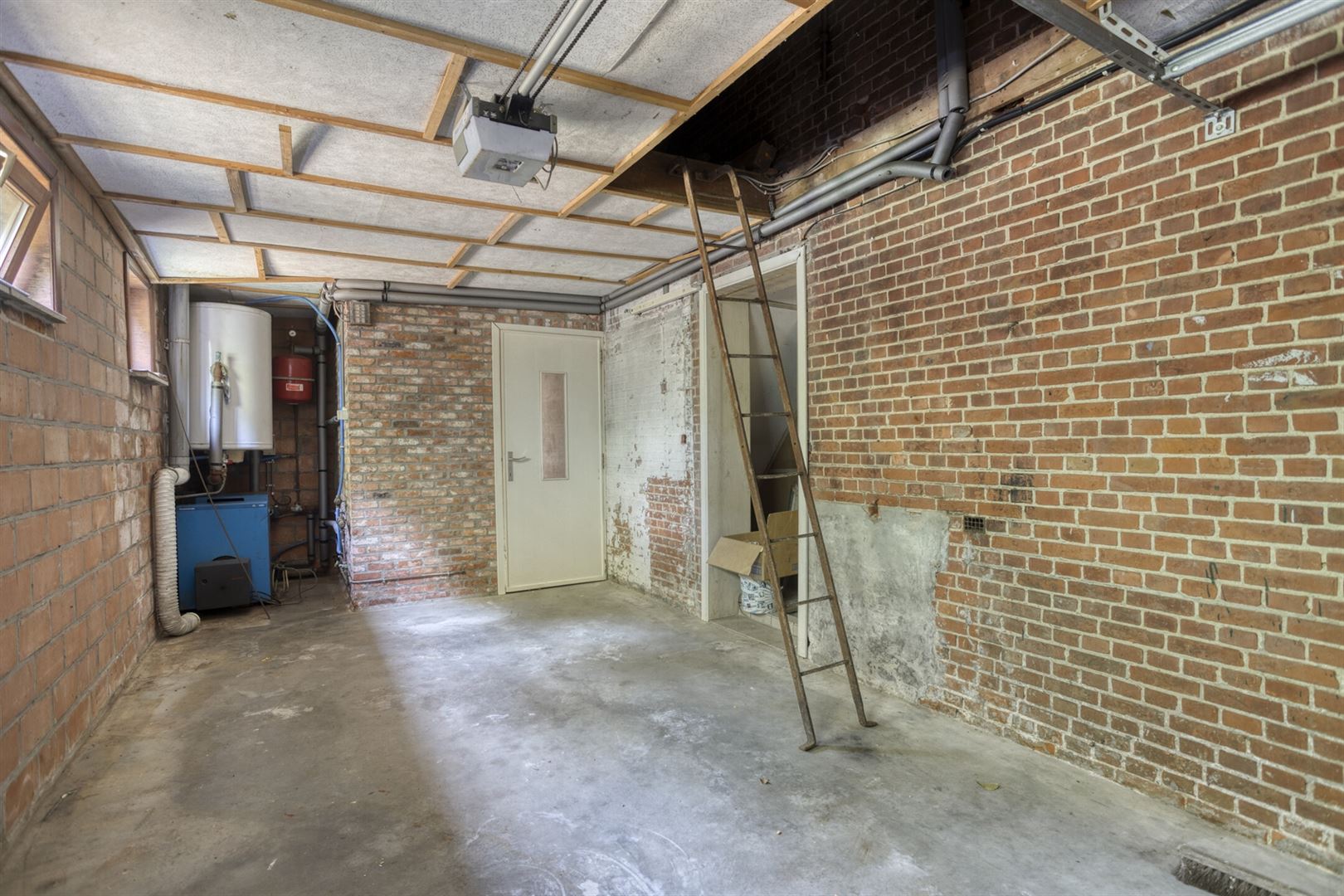 Te renoveren woning op een perceel van 11a33ca! foto 21