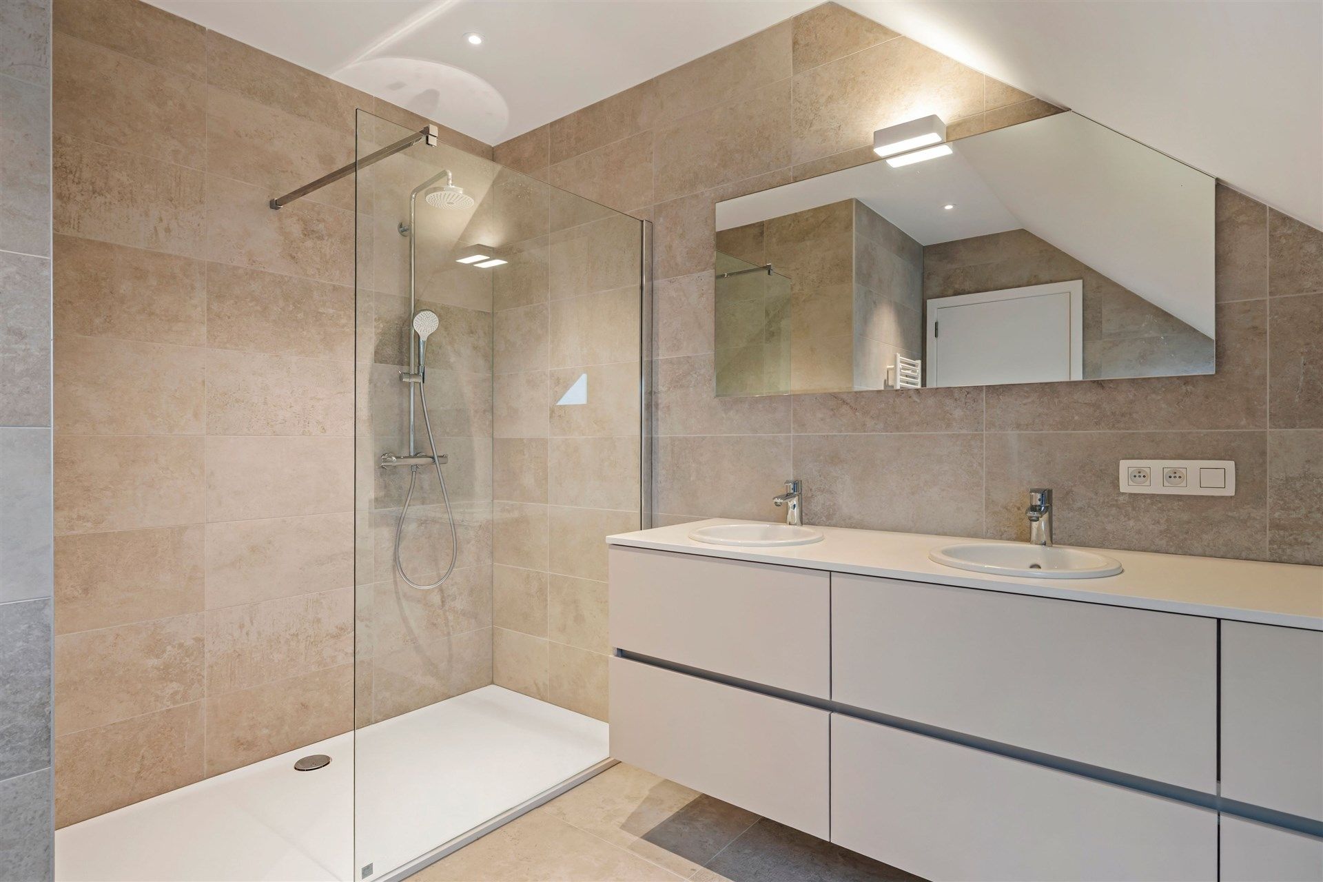 Uitzonderlijk ruim duplex appartement met loft allures te Sint-Niklaas foto 17