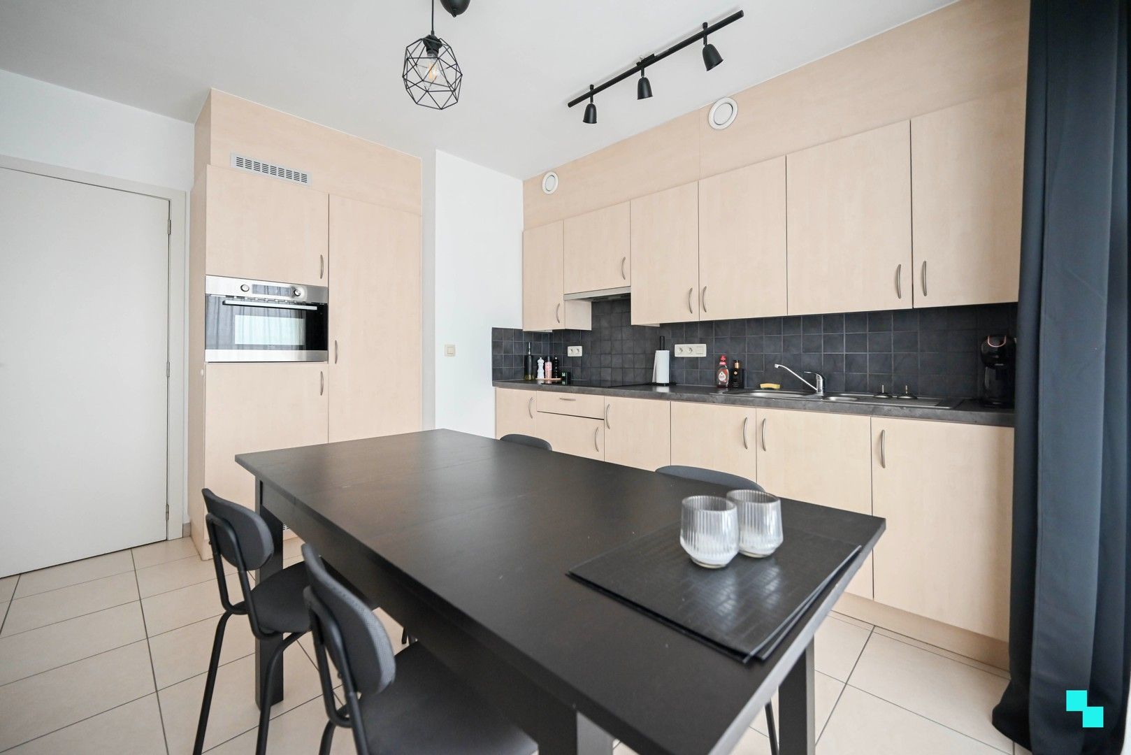 Appartement met ruim terras nabij centrum Oostrozebeke foto 3