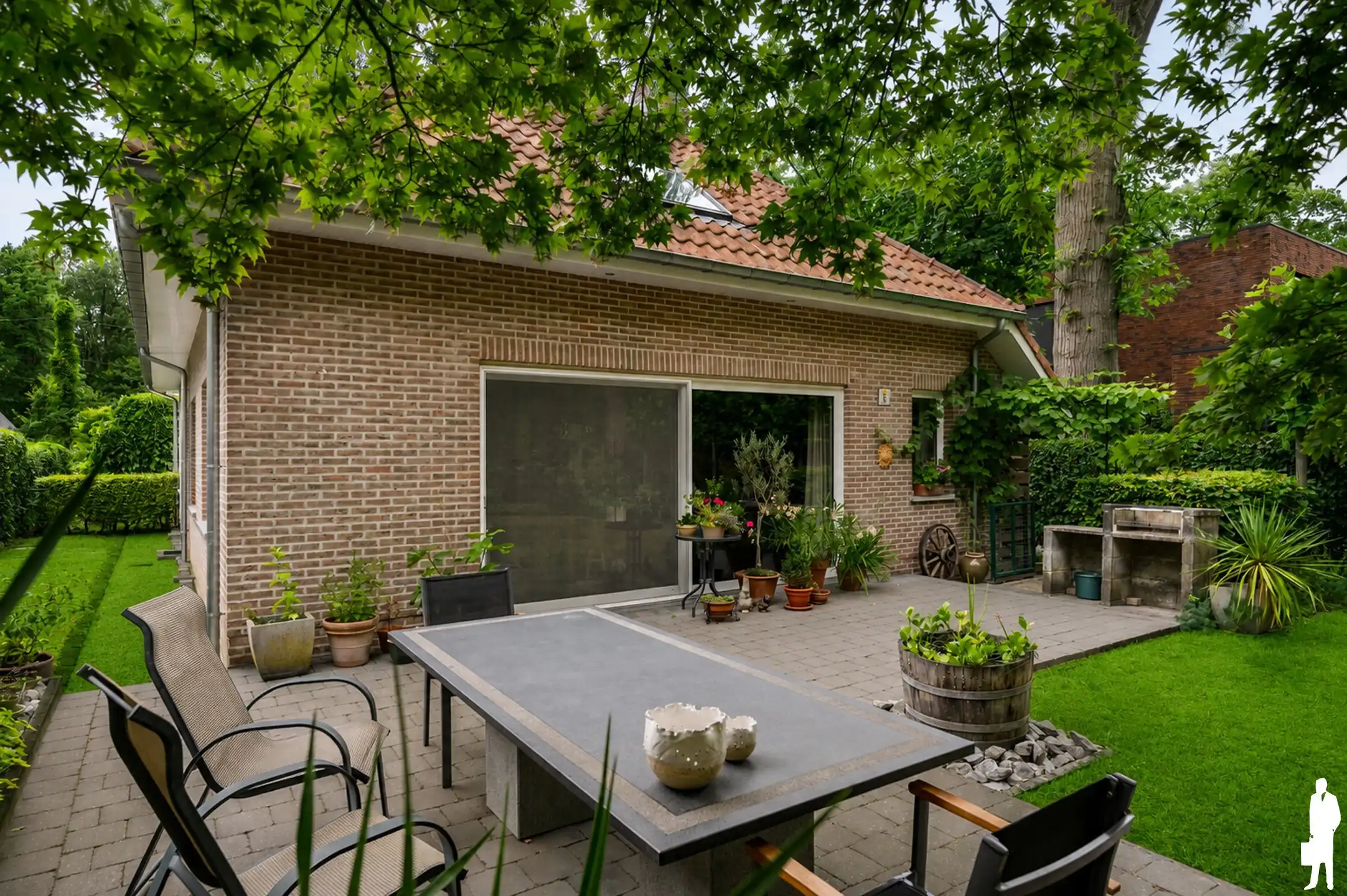 Ruime gezinswoning met 4 slaapkamers, 2 badkamers en zonnige tuin  foto 26
