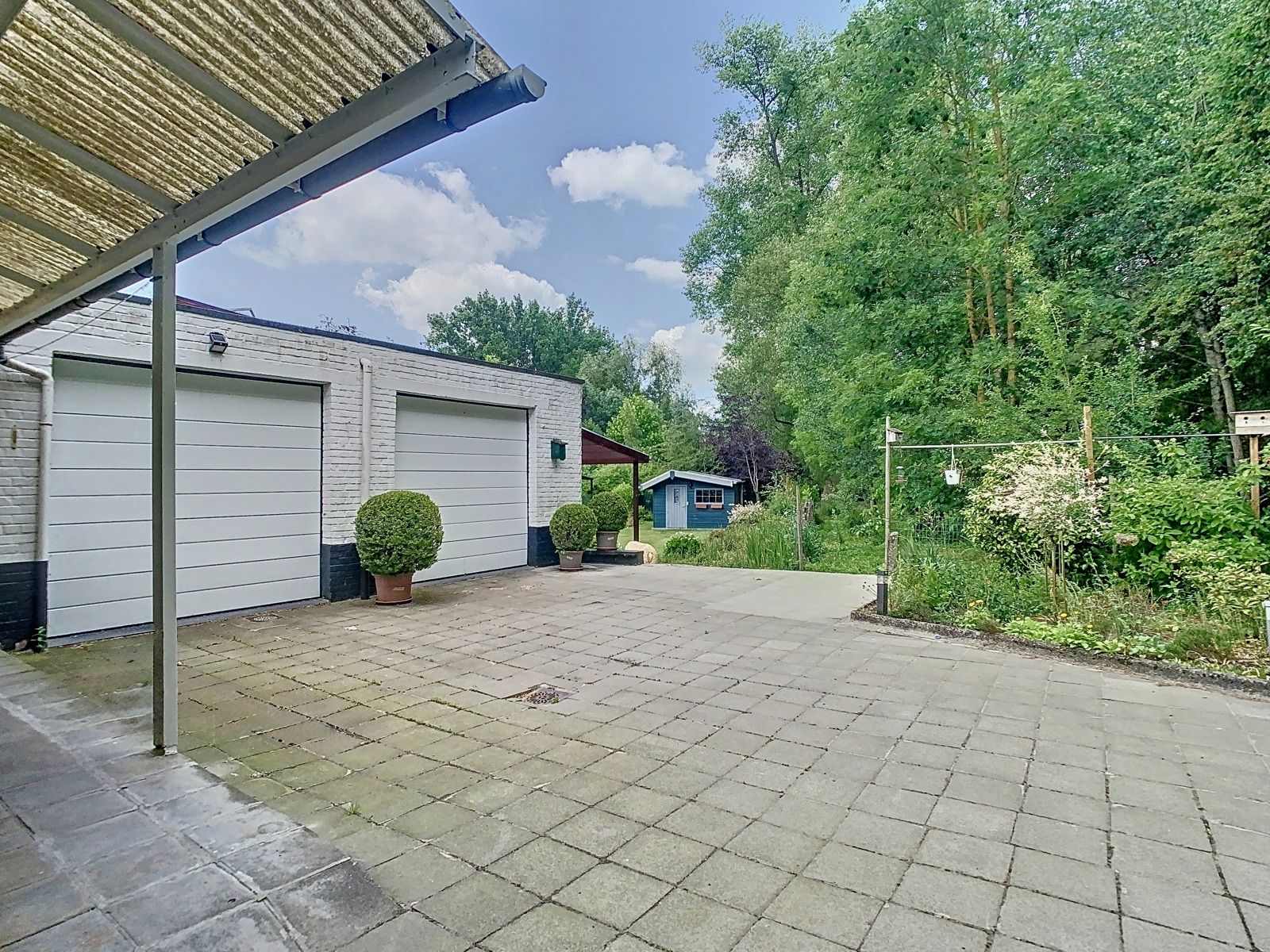 Woning met 2 SLPK, garages en riante tuin, op Toplocatie! foto 18