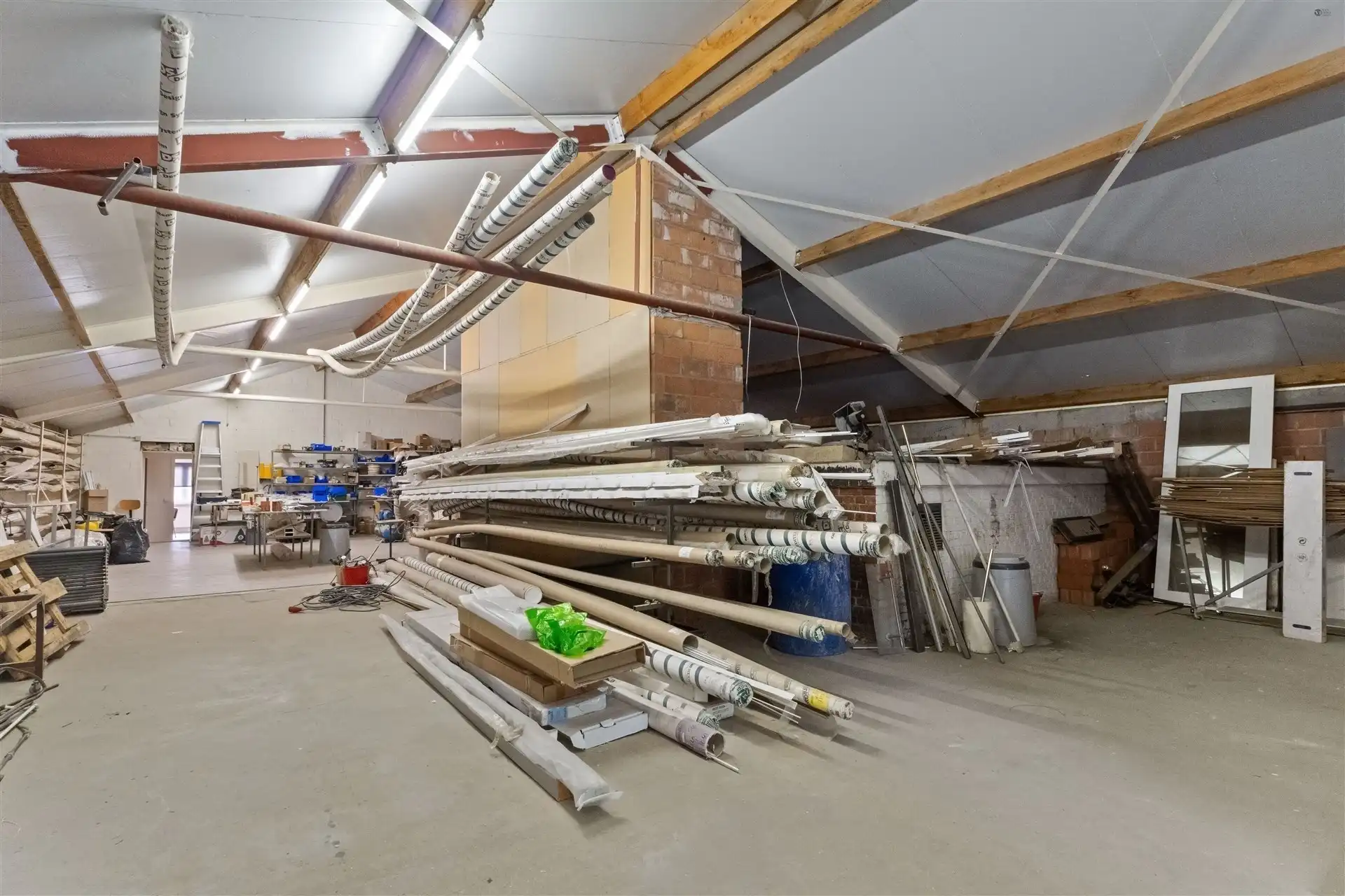 degelijk onderhouden atelier + woonst foto 9