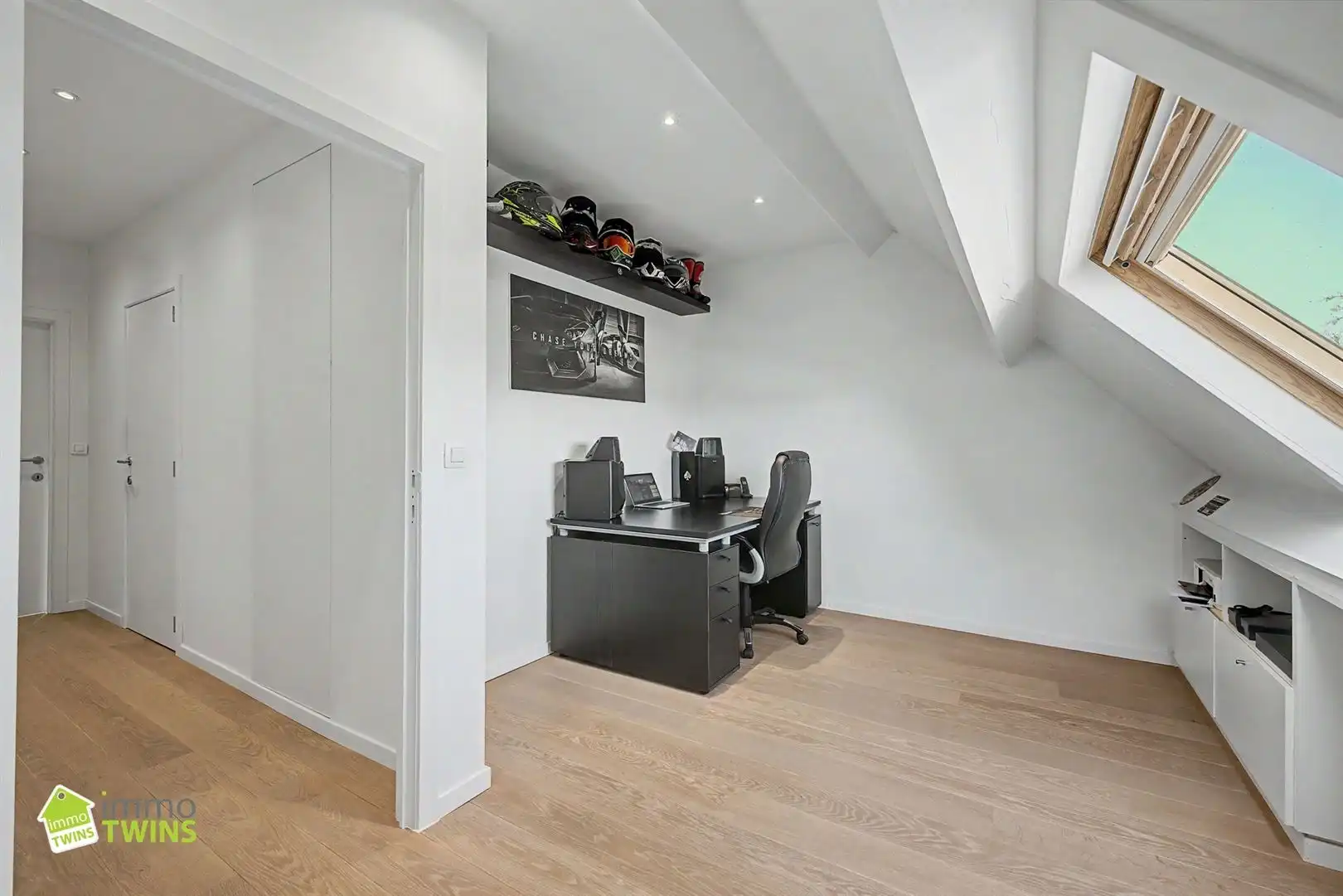 Prachtige instapklare woning met zeer ruime inpandige garage, aangelegde tuin met terras te Waasmunster foto 16