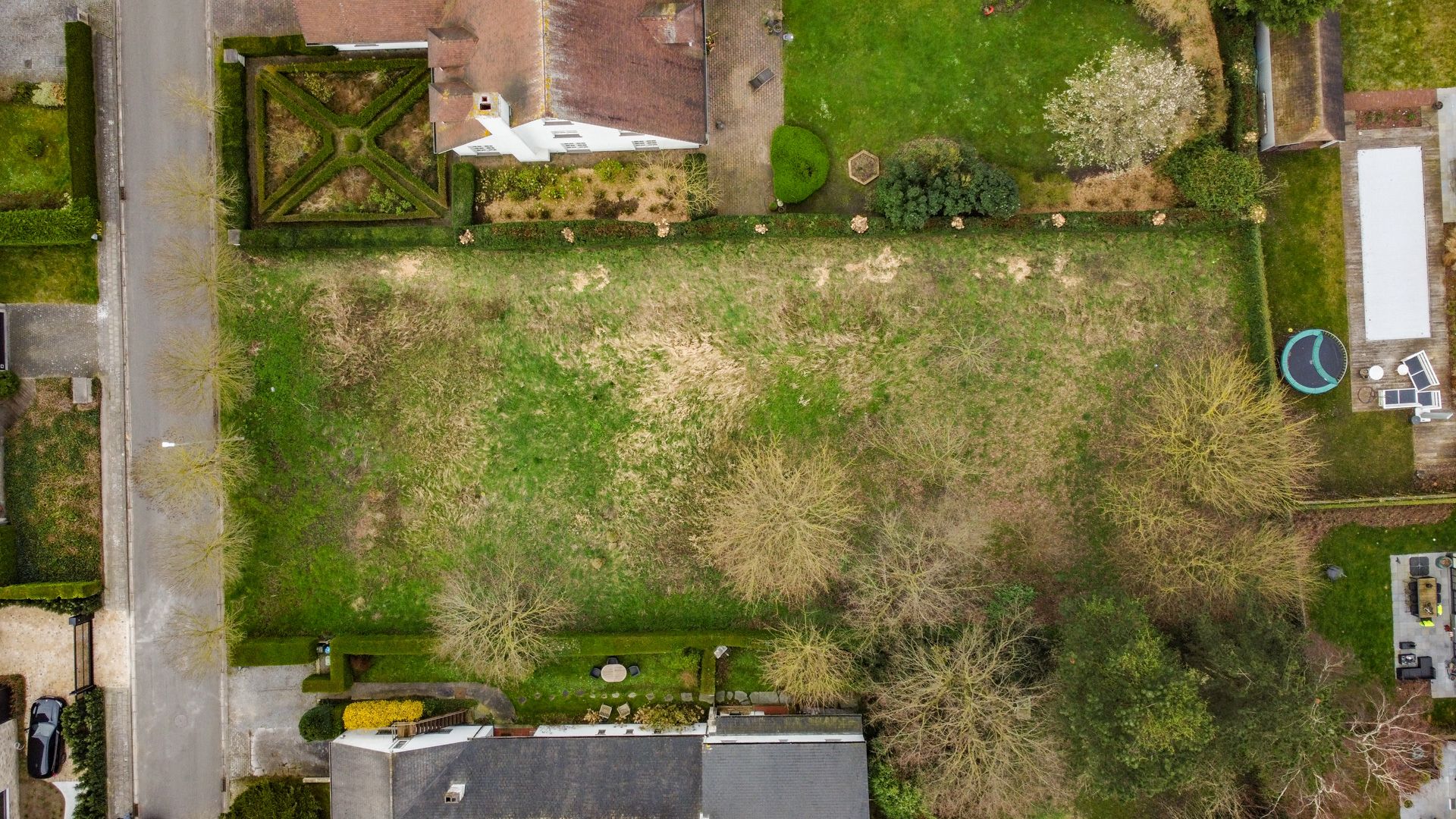 Uitzonderlijke bouwgrond in een residentiële villawijk foto 2