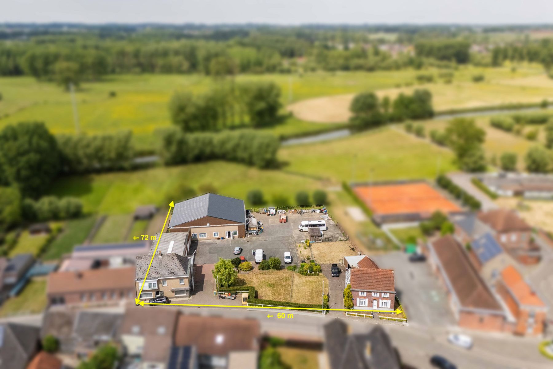 Investeringsproject op 4123 m2, 2 woningen + loods foto 2