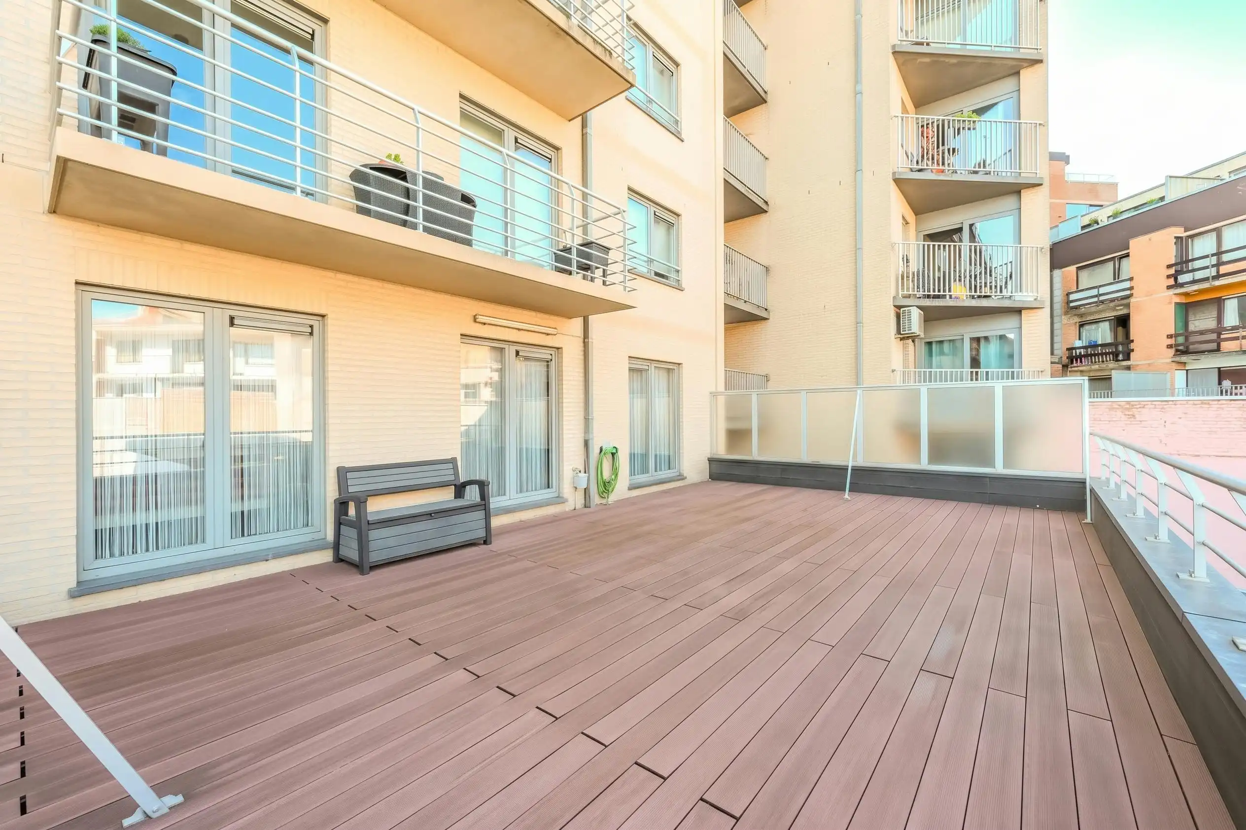 Instapklaar 3-slaapkamerappartement met terras te Oostende foto 3