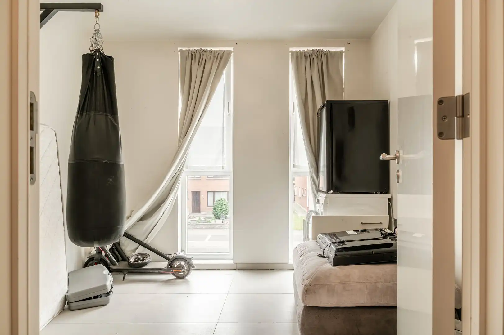 Modern 2 slaapkamer appartement met overdekte autostaanplaats foto 7