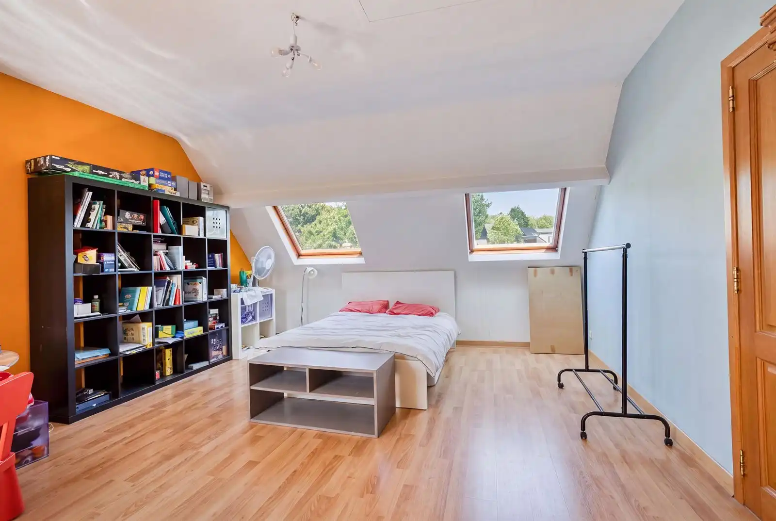 Ruime woning met 5 slaapkamers,tuin en garage foto 28