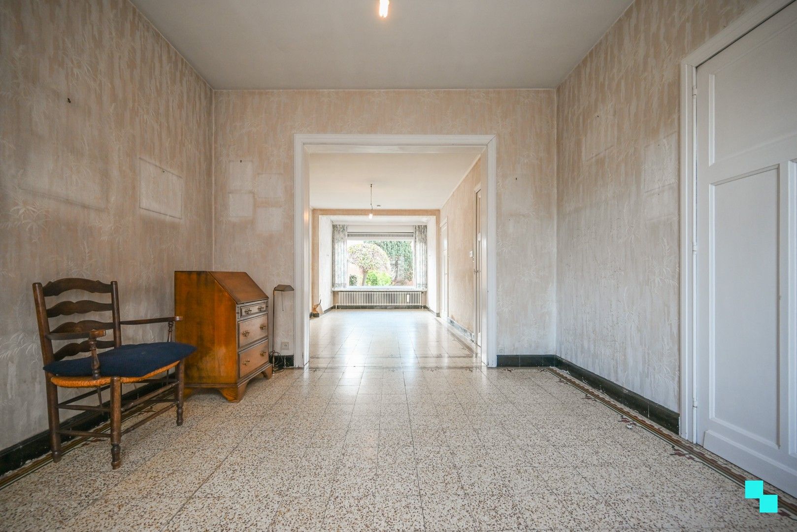 Te renoveren woning met drie slaapkamers nabij centrum Izegem foto 4