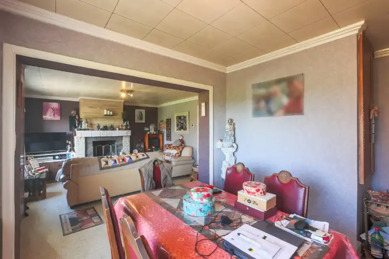 Landelijk gelegen, volledig te renoveren halfopen woning op 1823m². foto 4