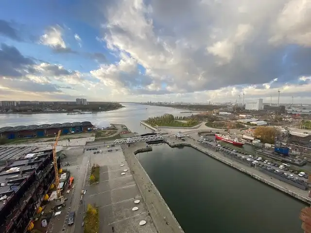 Ruime en gemeubelde penthouse op het trendy Eilandje. foto 18