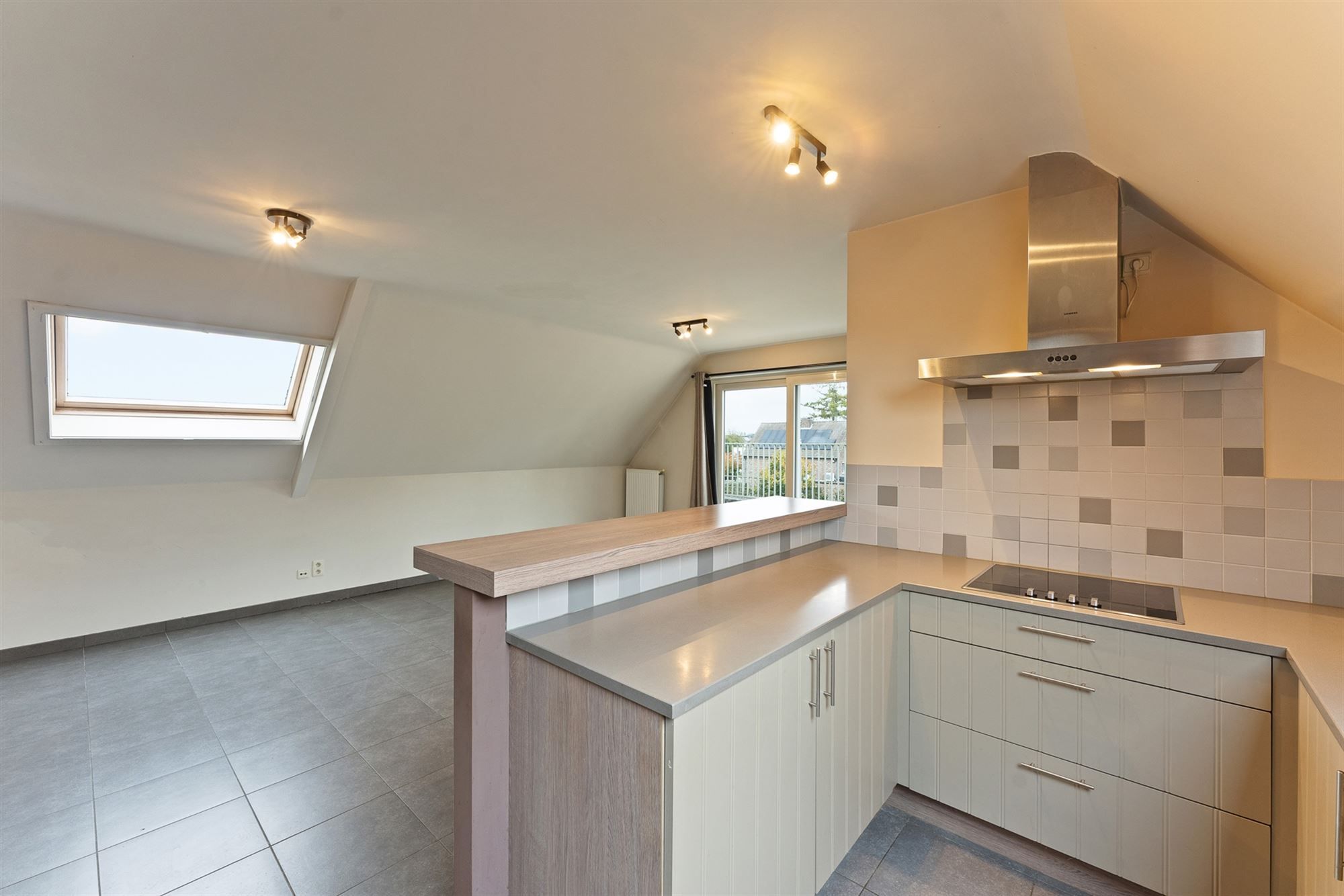DAKAPPARTEMENT VAN 106M² MET RUIM TERRAS EN GARAGE foto {{pictureIndex}}