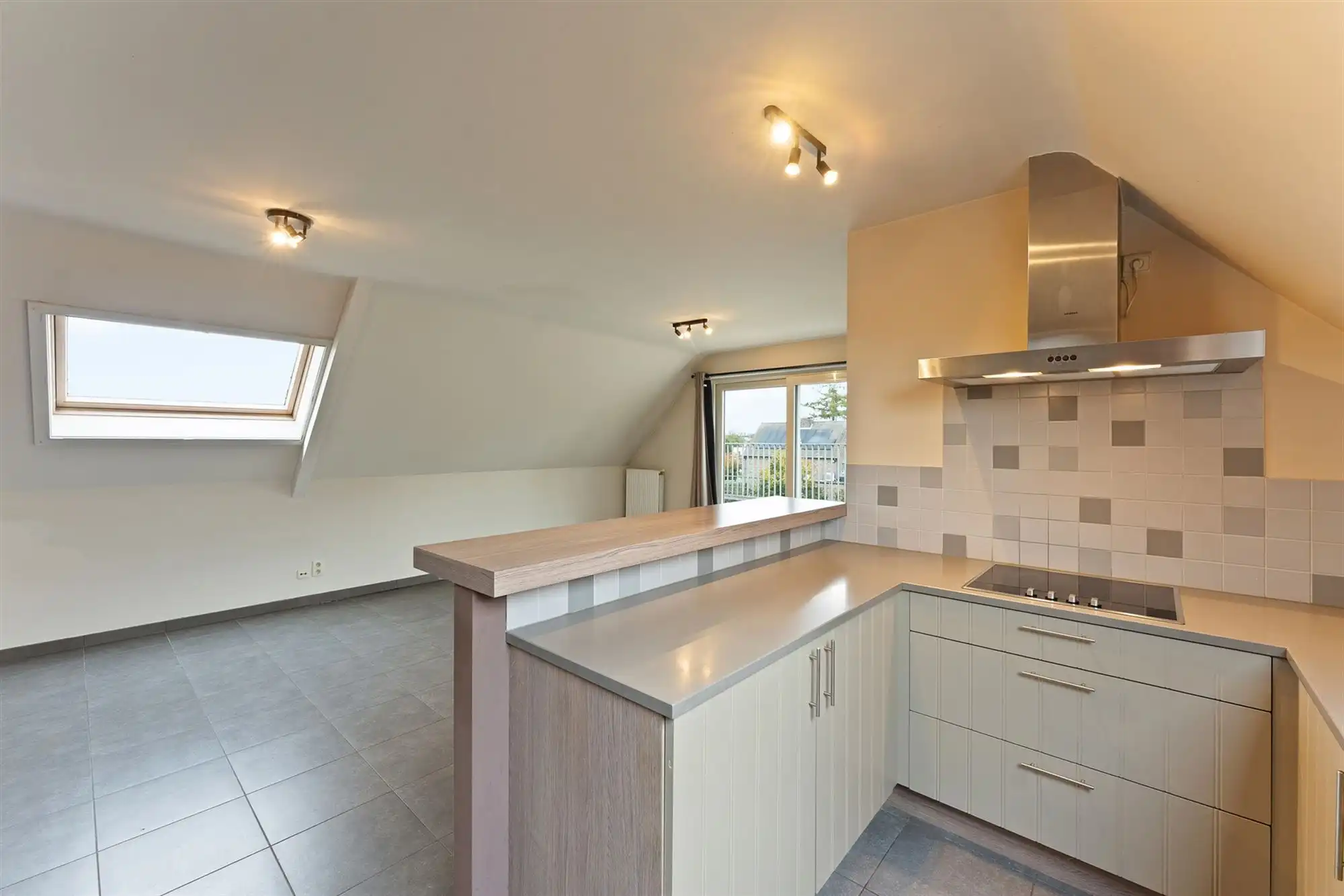 DAKAPPARTEMENT VAN 118M² MET RUIM TERRAS EN GARAGE foto {{pictureIndex}}