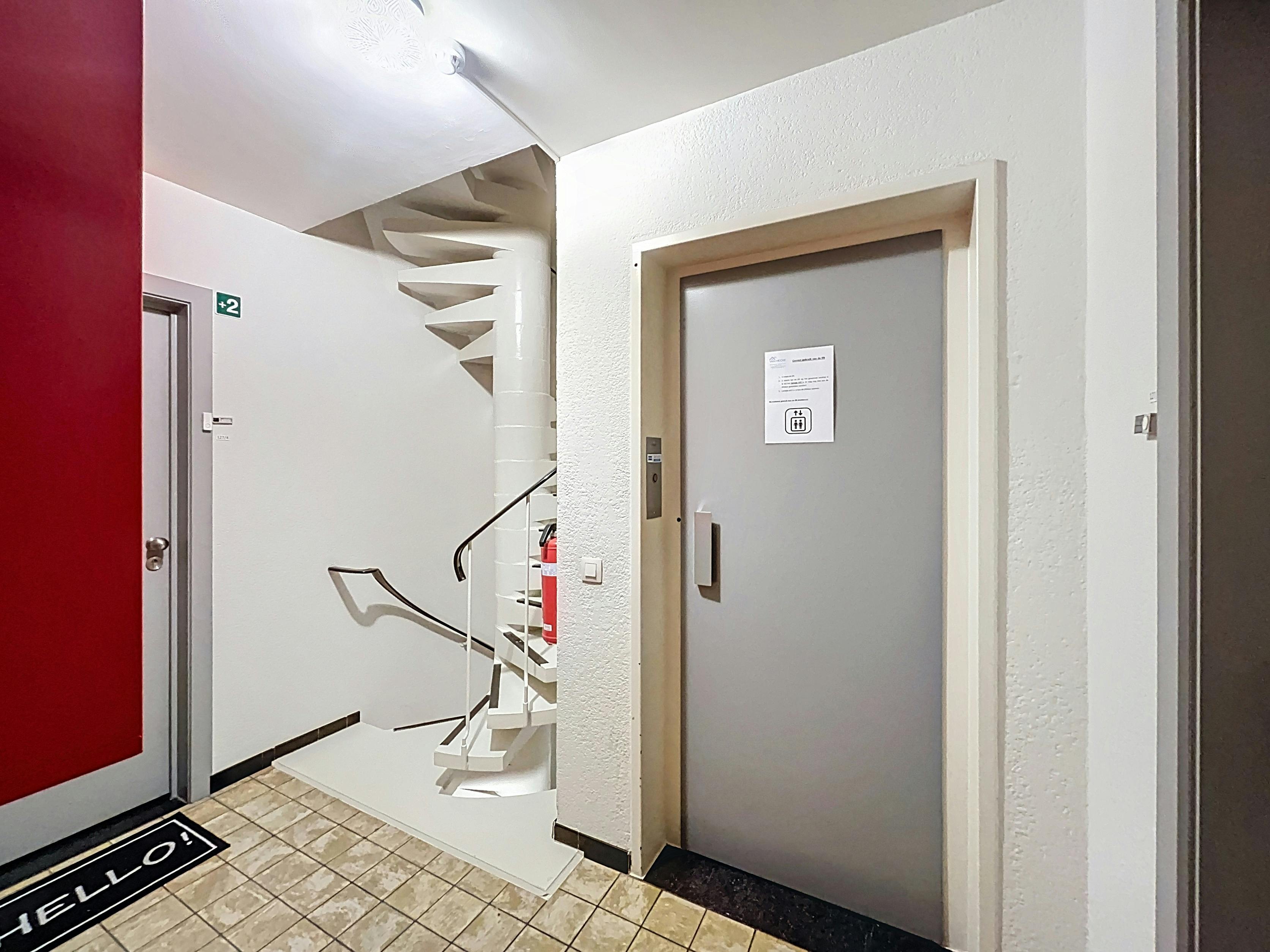 Appartement met 2 slaapkamers en garage te koop in Waarschoot foto 15