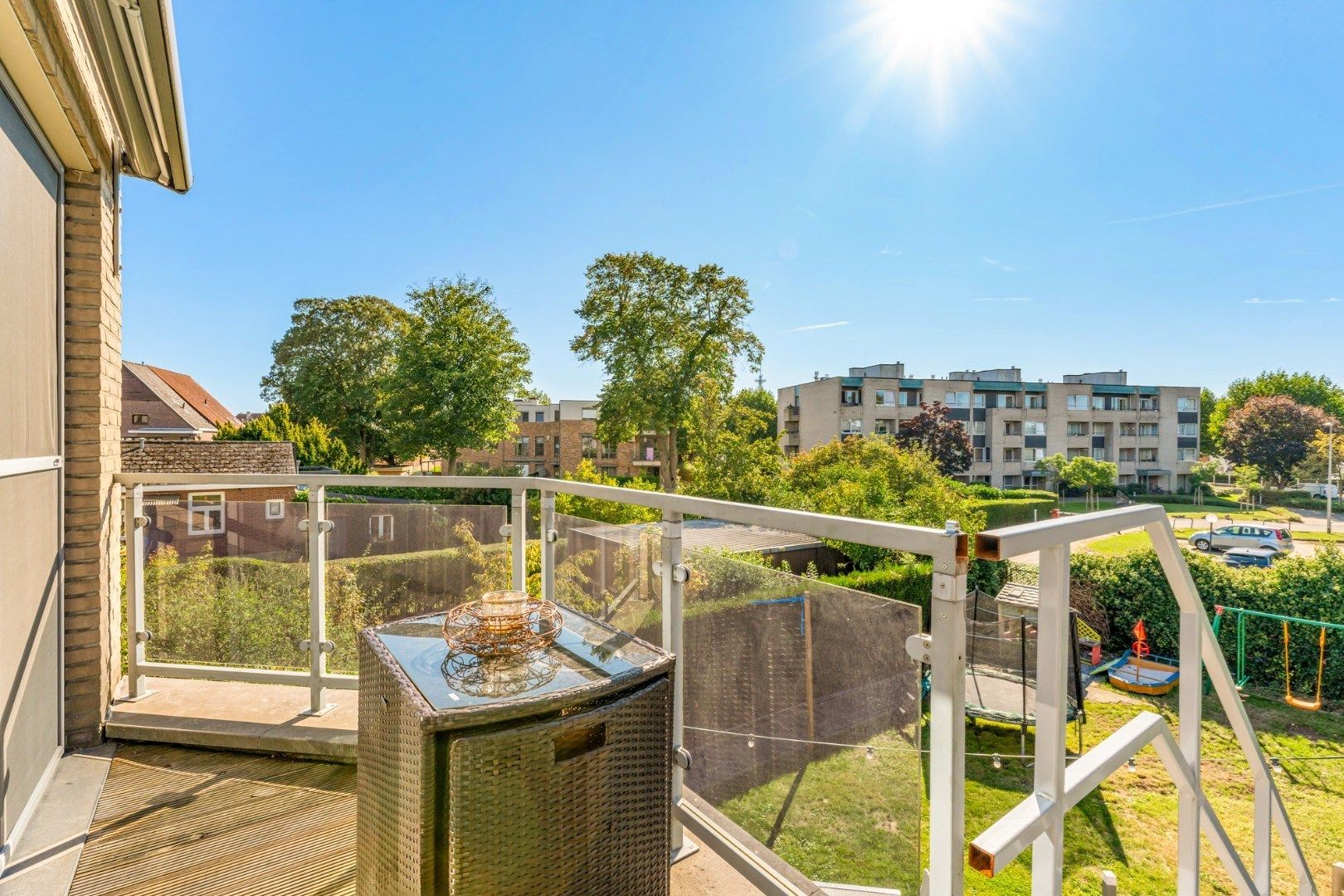 Zeer ruime, goed afgewerkte woning met diverse mogelijkheden nabij het centrum van Maaseik! foto 30