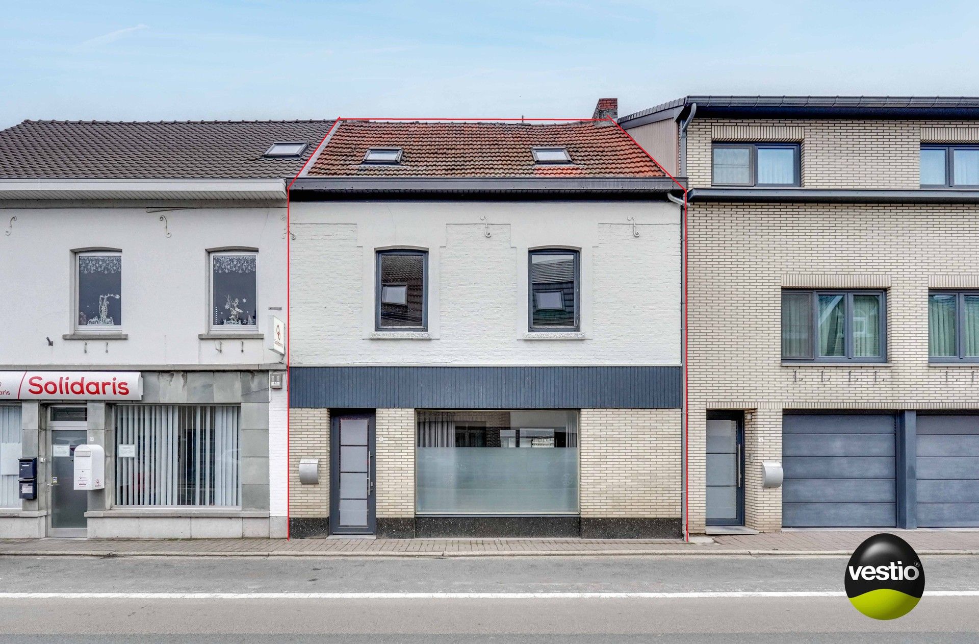 Hoofdfoto van de publicatie: TE RENOVEREN RIJWONING IN HET CENTRUM VAN AS