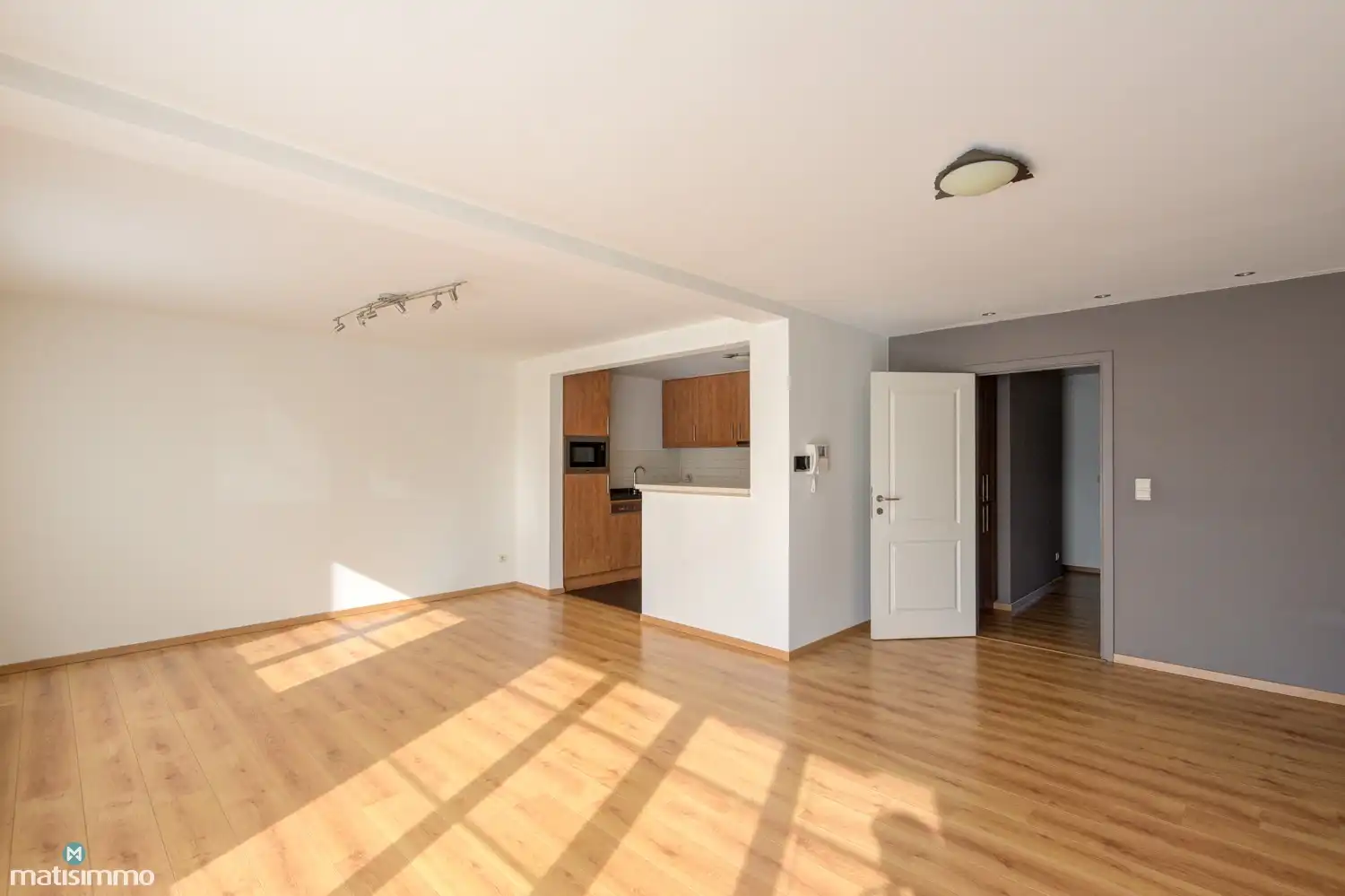 VERZORGD INSTAPKLAAR APPARTEMENT MET 2 SLAAPKAMERS EN RUIM TERRAS TE MUNSTERBILZEN foto 6