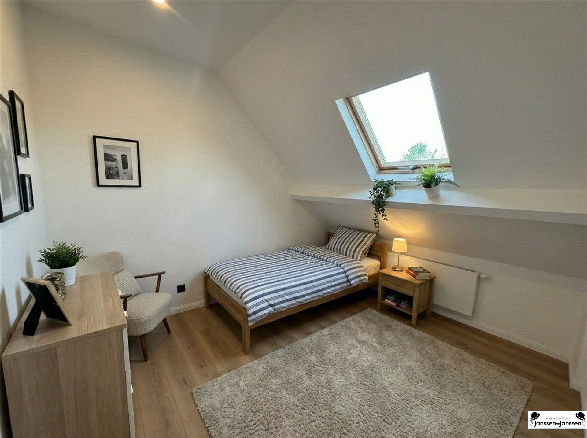 Instapklare woning met 4 slaapkamers, 2 badkamers, rustig gelegen foto 13