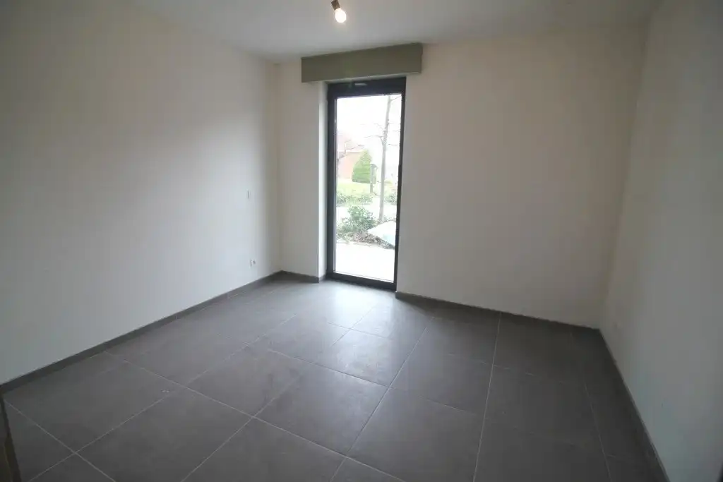 Gelijkvloers, energiezuinig appartement in centrum Westrozebeke foto 3