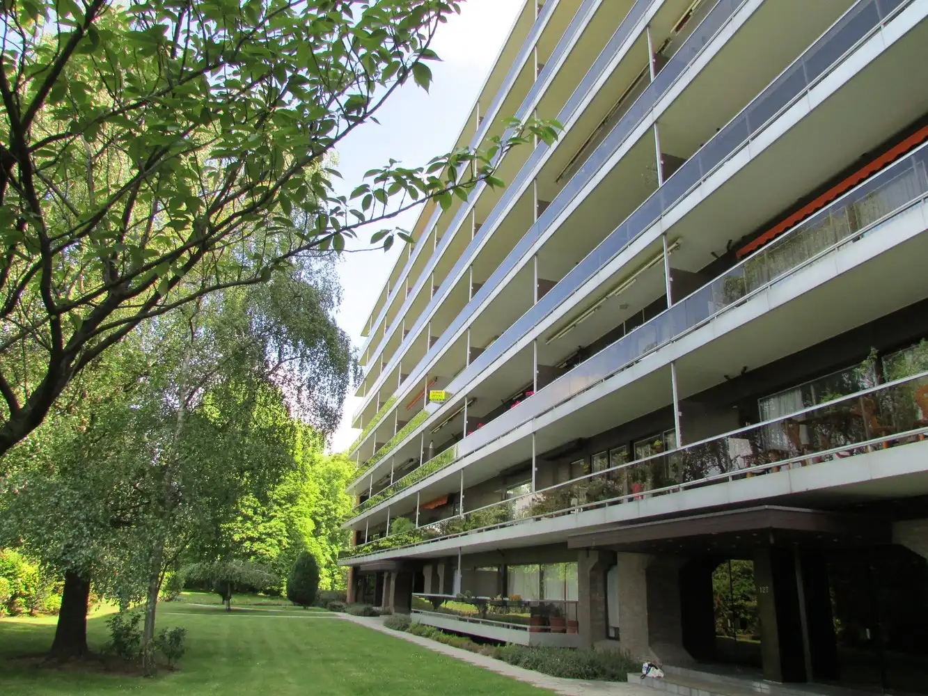Zonnig appartement met garage en kelder - ideale investering! foto 16