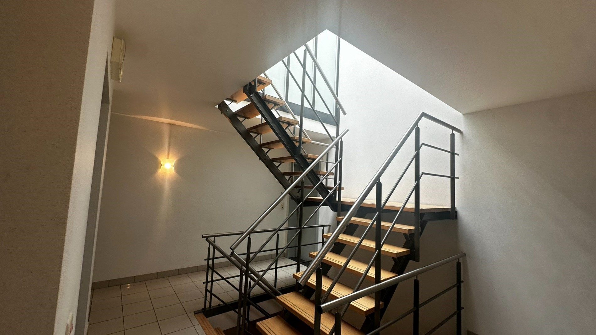 Ontdek dit prachtige appartement met balkon, lift en één slaapkamer. foto 8