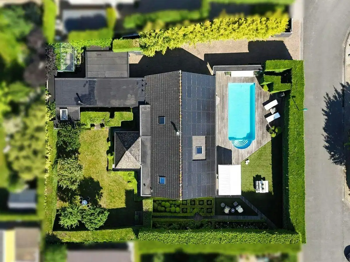 Villa met zwembad te koop in villawijk 't Motje in Roeselare foto 32