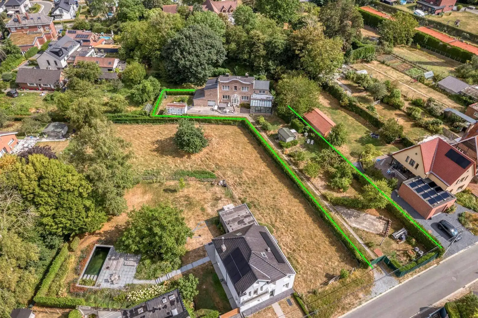 Unieke woning op mooi perceel van 12a foto 5