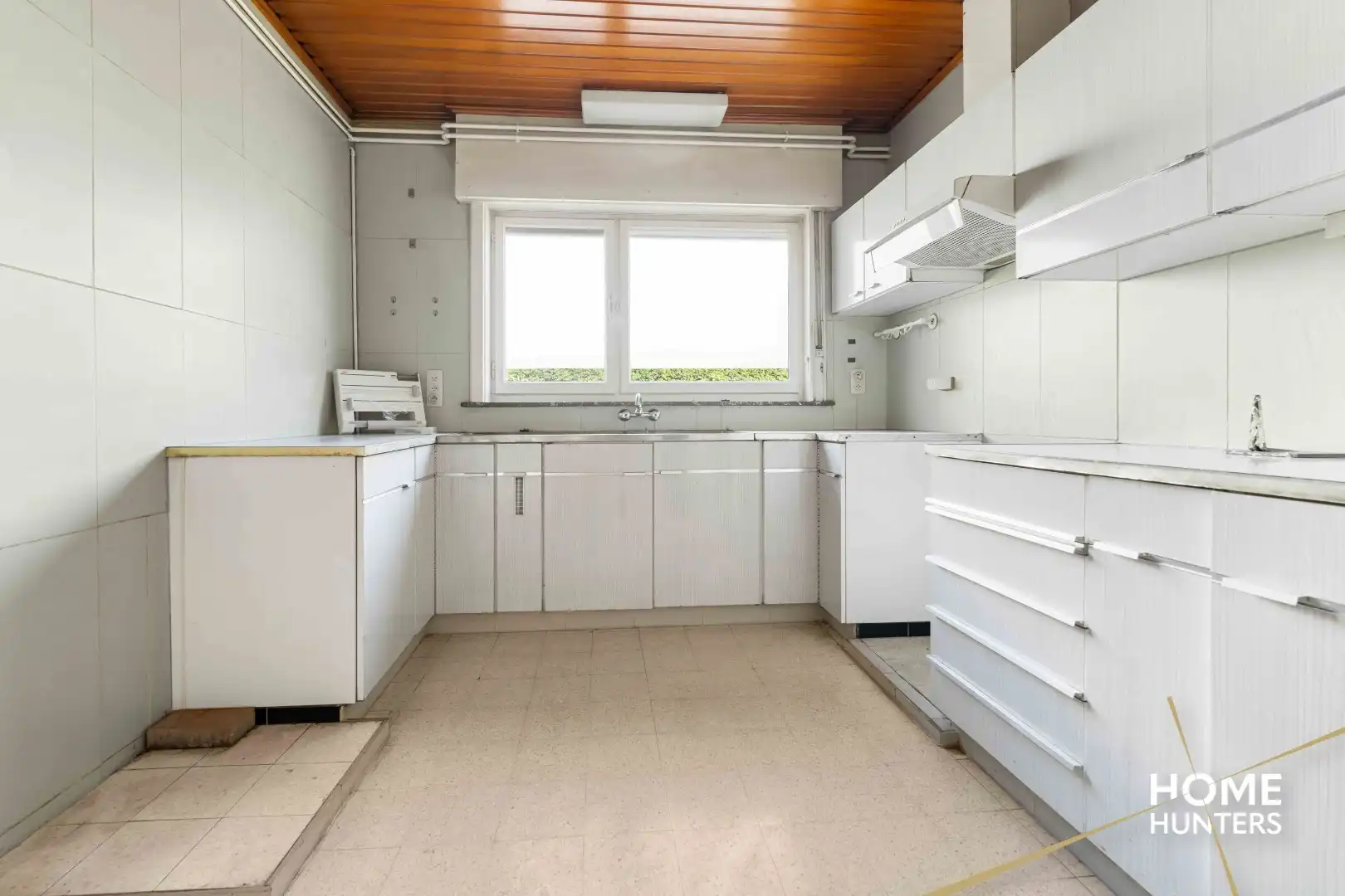 Charmante gelijkvloerse villa met tuin en garage in Sint-Michiels (Brugge) foto 12