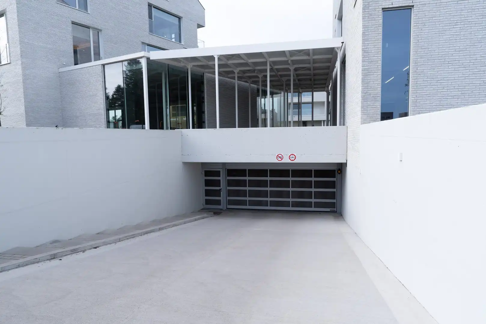 Stijlvol en energiezuinig nieuwbouwappartement met 2 slaapkamers en ruim overdekt terras, op wandelafstand van het centrum van Sint-Truiden. foto 19